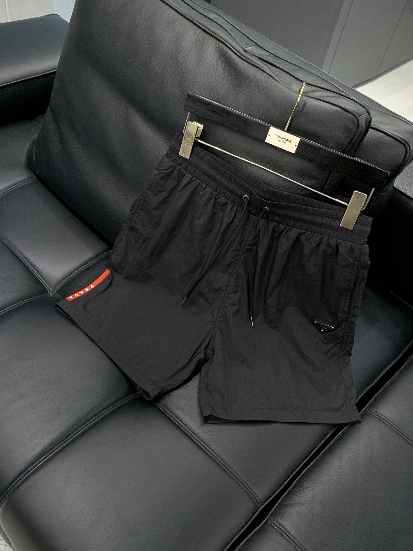 一套，PRADA 普拉达，2026夏季最新品，专柜同步有售，时尚休闲防晒服套装，进口原版面料，做工极为复