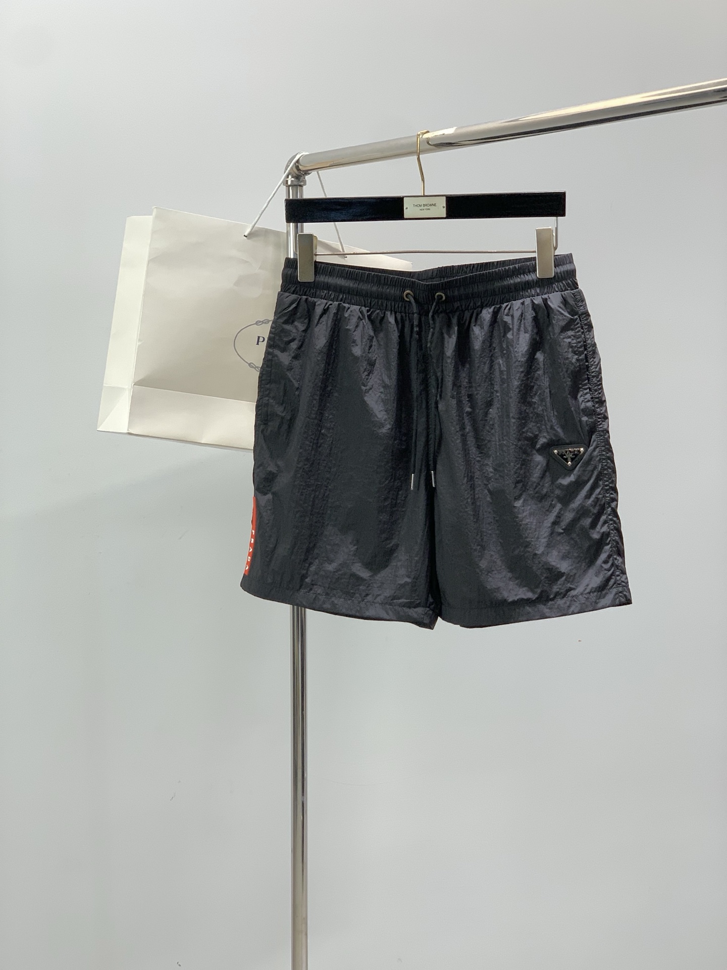一套，PRADA 普拉达，2026夏季最新品，专柜同步有售，时尚休闲防晒服套装，进口原版面料，做工极为复