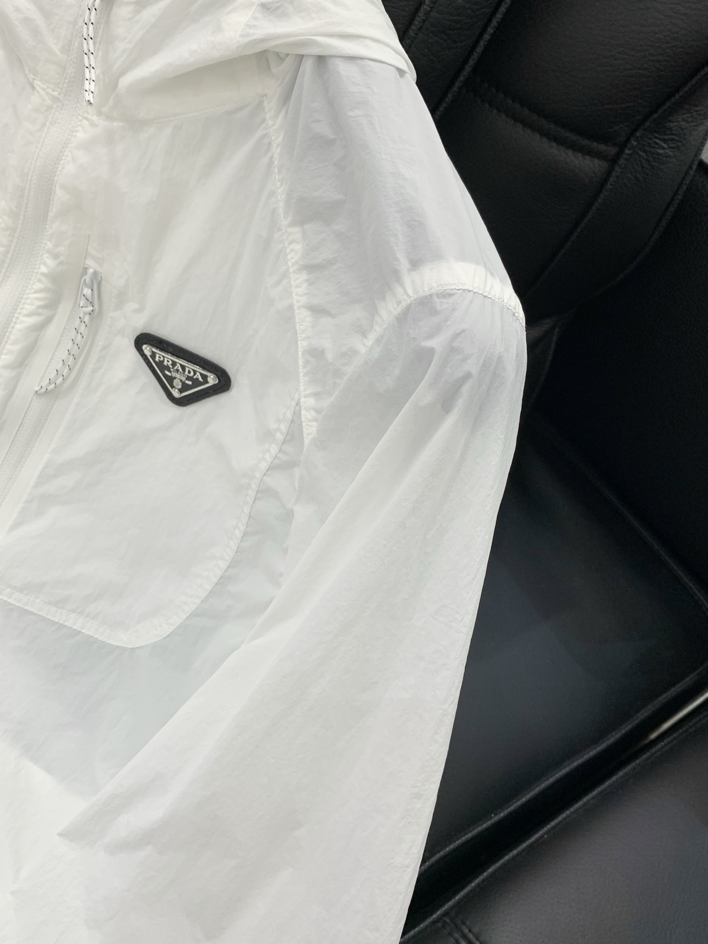 一套，PRADA 普拉达，2026夏季最新品，专柜同步有售，时尚休闲防晒服套装，进口原版面料，做工极为复
