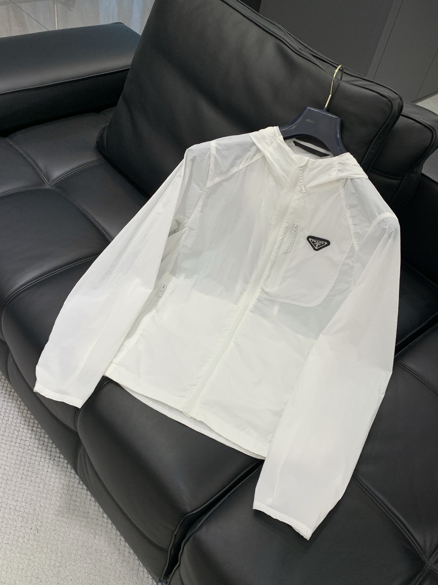 一套，PRADA 普拉达，2026夏季最新品，专柜同步有售，时尚休闲防晒服套装，进口原版面料，做工极为复