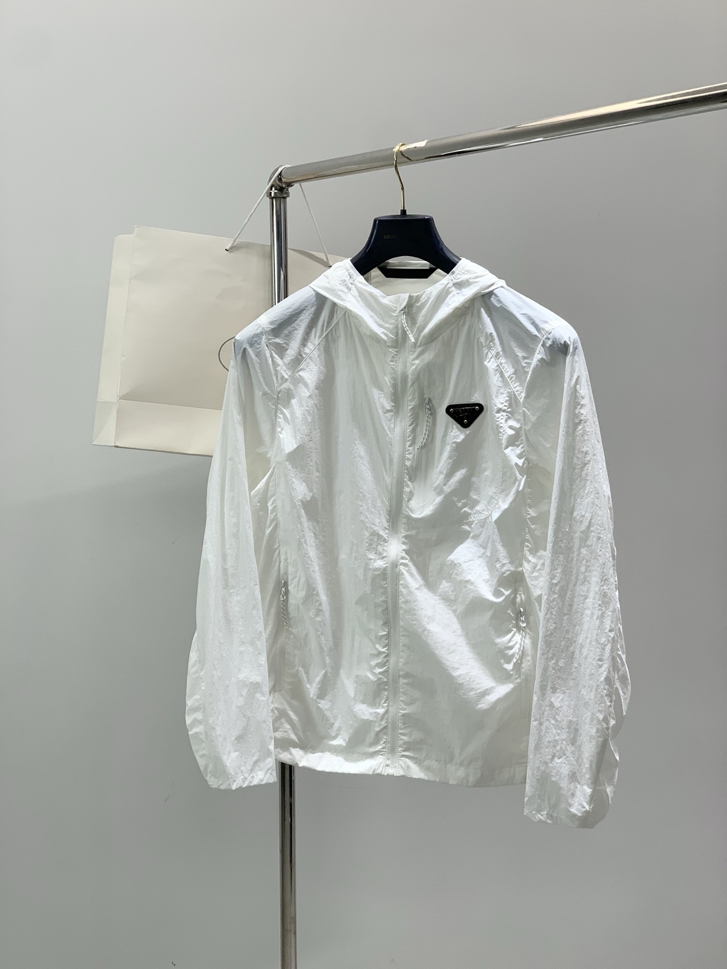一套，PRADA 普拉达，2026夏季最新品，专柜同步有售，时尚休闲防晒服套装，进口原版面料，做工极为复
