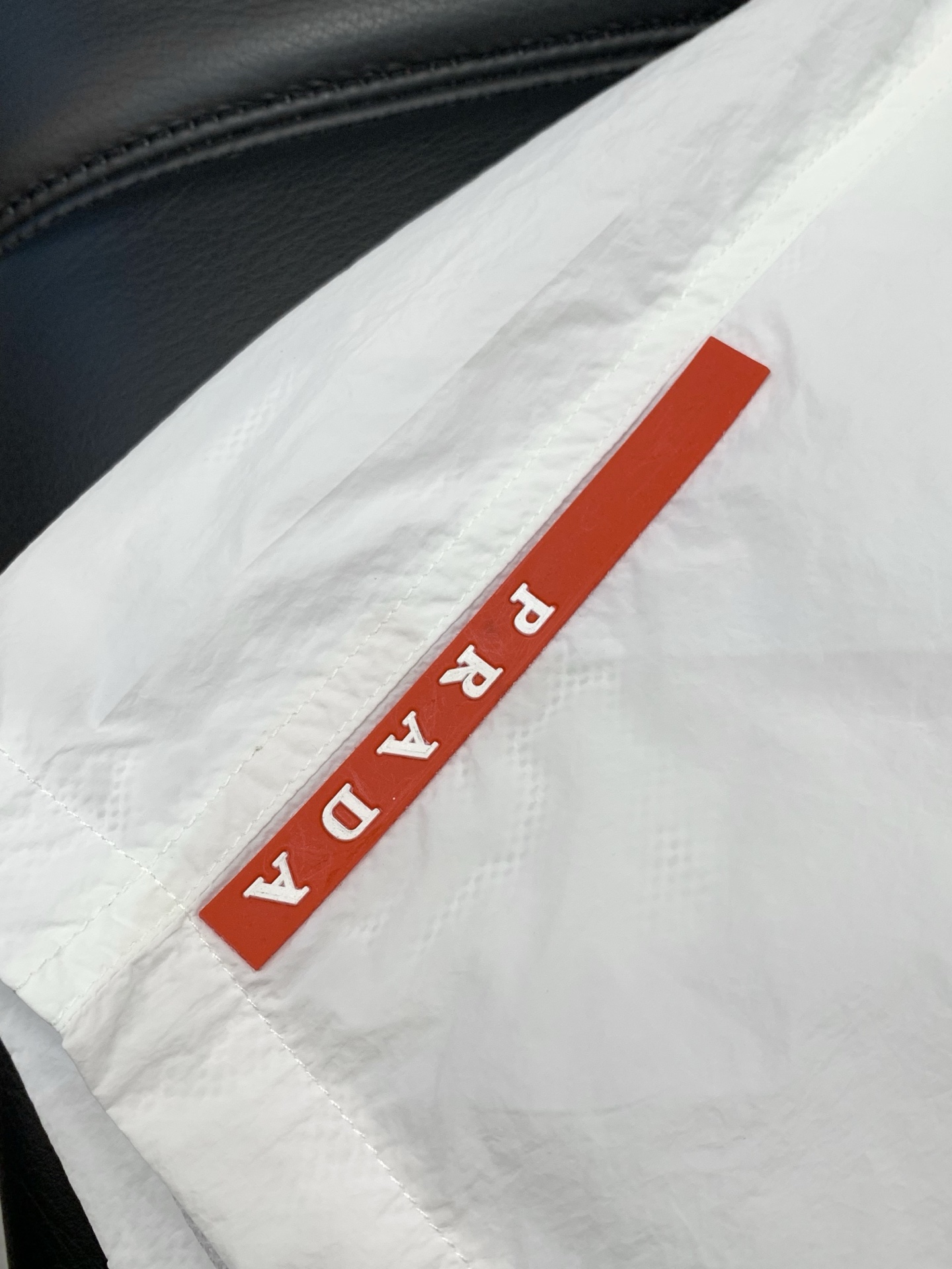 一套，PRADA 普拉达，2026夏季最新品，专柜同步有售，时尚休闲防晒服套装，进口原版面料，做工极为复