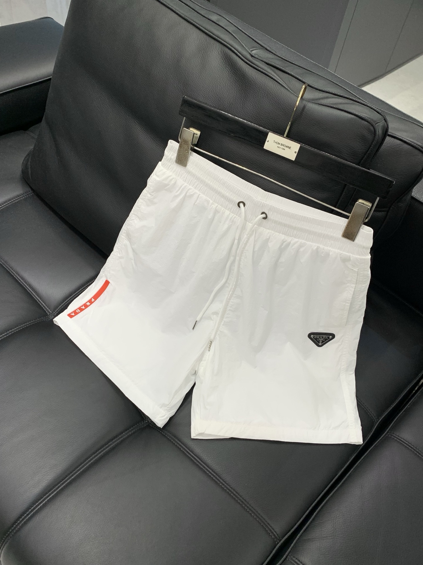 一套，PRADA 普拉达，2026夏季最新品，专柜同步有售，时尚休闲防晒服套装，进口原版面料，做工极为复