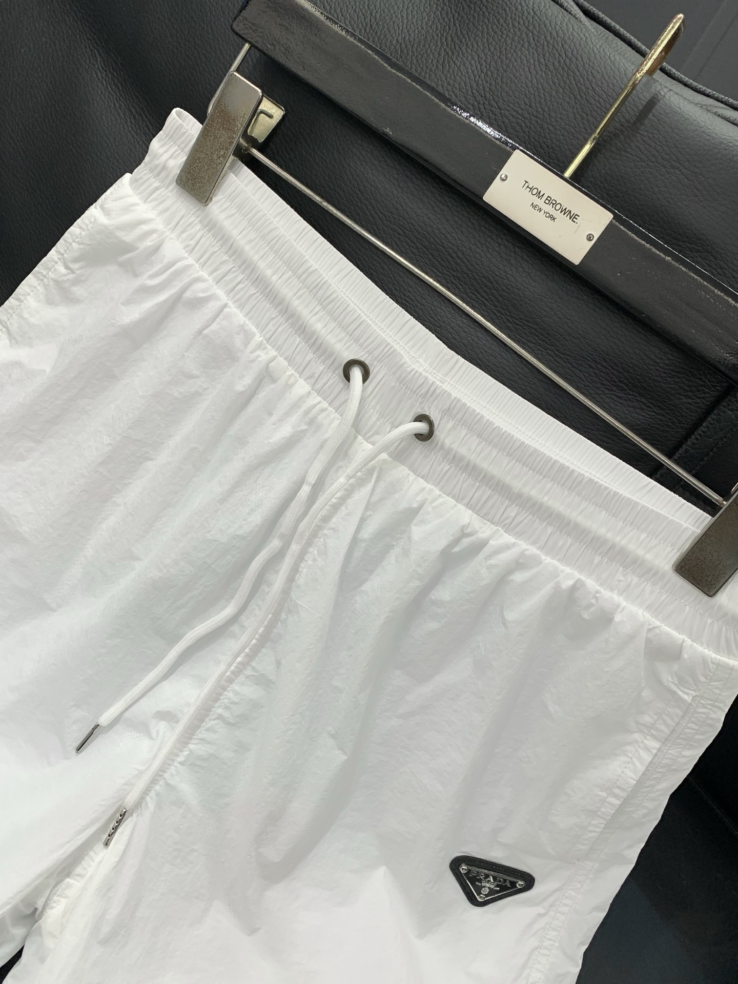 一套，PRADA 普拉达，2026夏季最新品，专柜同步有售，时尚休闲防晒服套装，进口原版面料，做工极为复