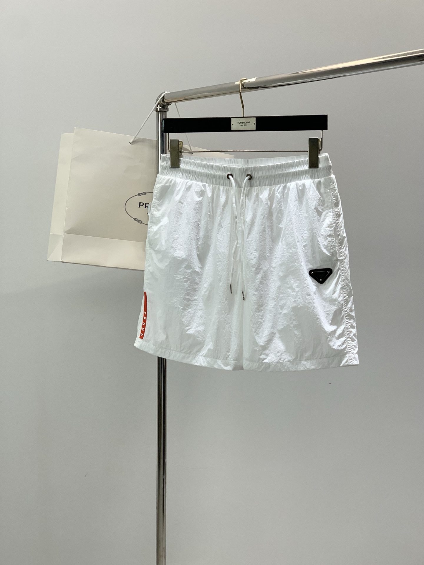 一套，PRADA 普拉达，2026夏季最新品，专柜同步有售，时尚休闲防晒服套装，进口原版面料，做工极为复