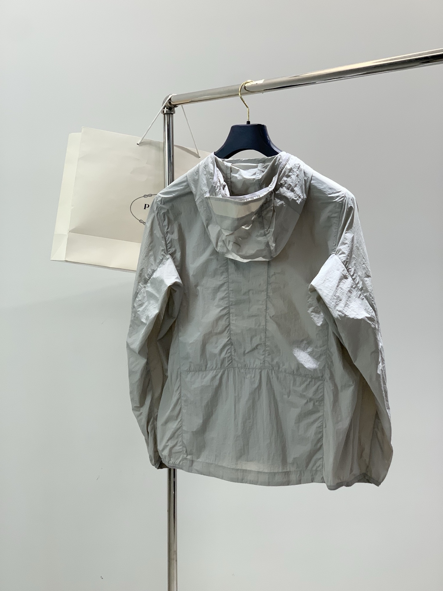 一套，PRADA 普拉达，2026夏季最新品，专柜同步有售，时尚休闲防晒服套装，进口原版面料，做工极为复