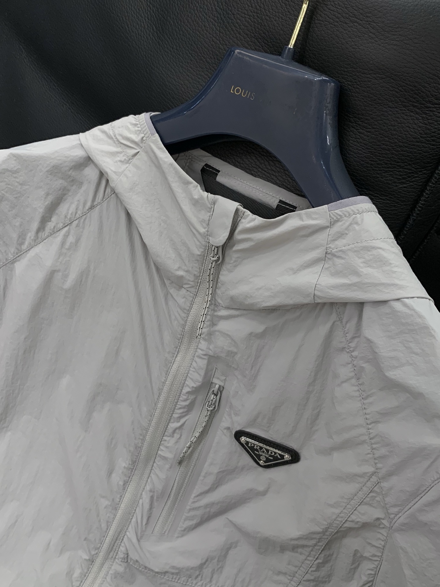 一套，PRADA 普拉达，2026夏季最新品，专柜同步有售，时尚休闲防晒服套装，进口原版面料，做工极为复