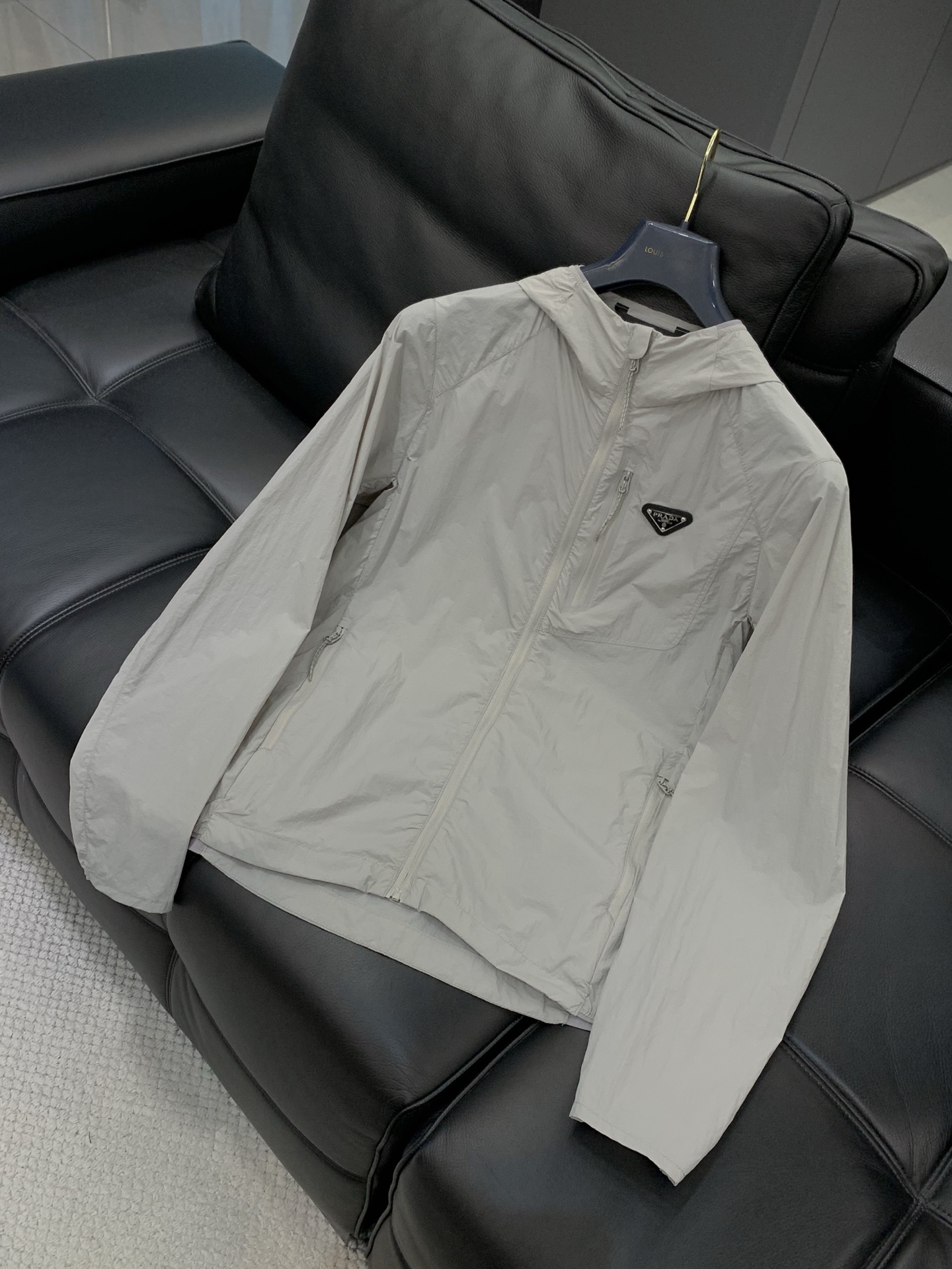 一套，PRADA 普拉达，2026夏季最新品，专柜同步有售，时尚休闲防晒服套装，进口原版面料，做工极为复