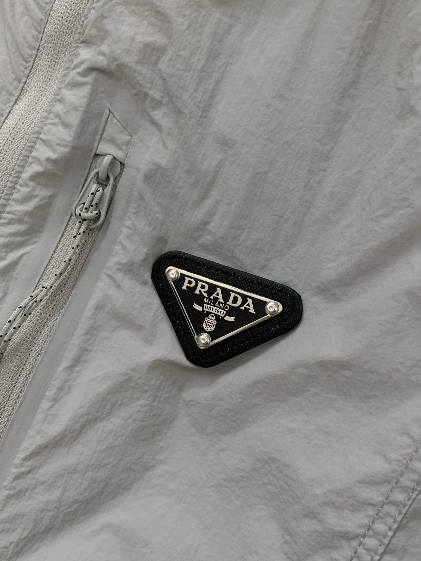 一套，PRADA 普拉达，2026夏季最新品，专柜同步有售，时尚休闲防晒服套装，进口原版面料，做工极为复
