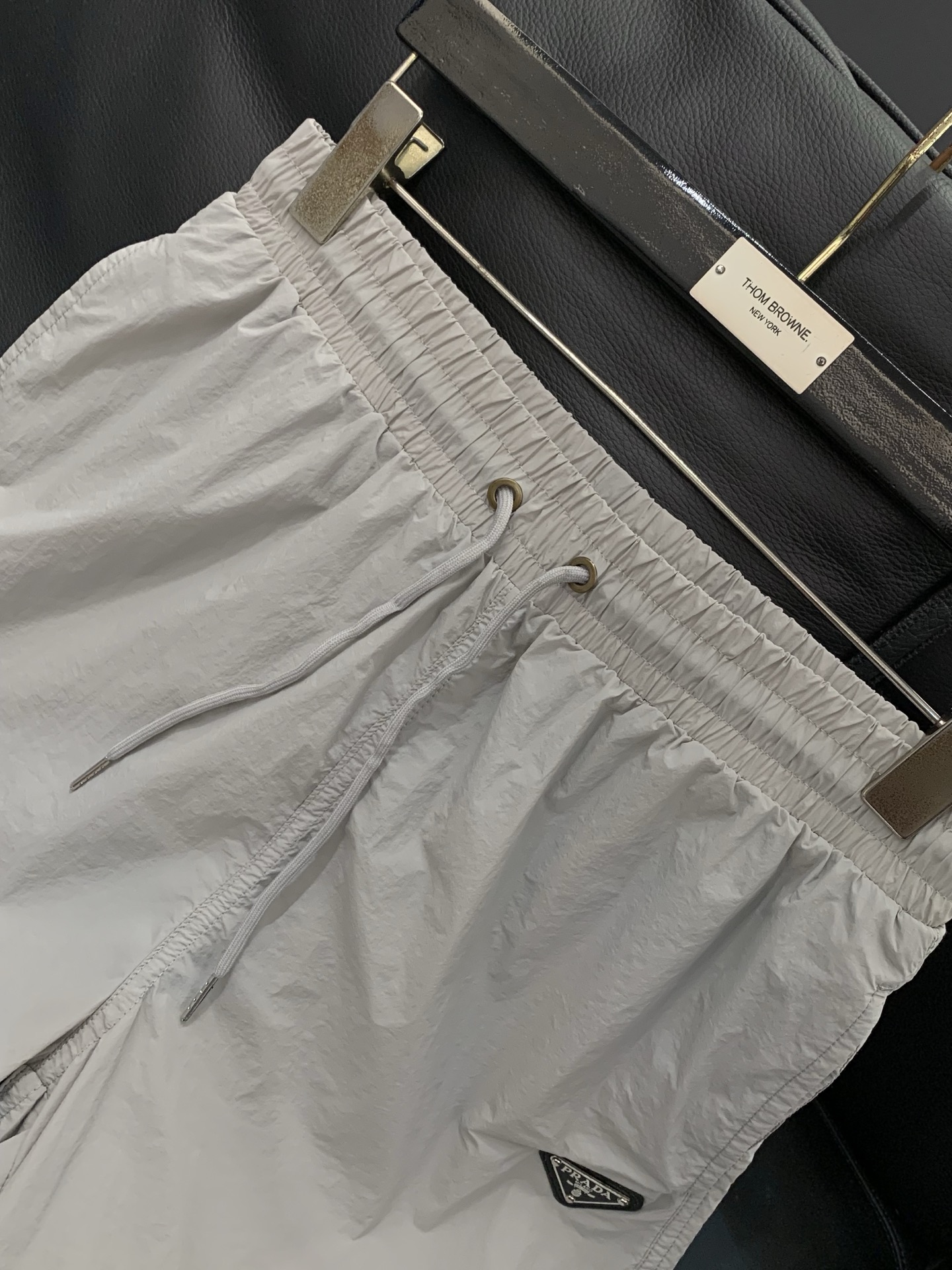 一套，PRADA 普拉达，2026夏季最新品，专柜同步有售，时尚休闲防晒服套装，进口原版面料，做工极为复