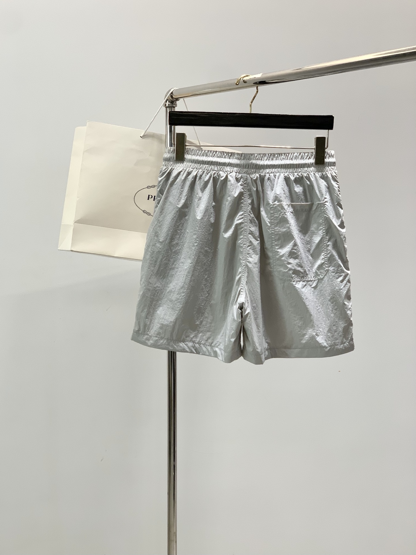 一套，PRADA 普拉达，2026夏季最新品，专柜同步有售，时尚休闲防晒服套装，进口原版面料，做工极为复