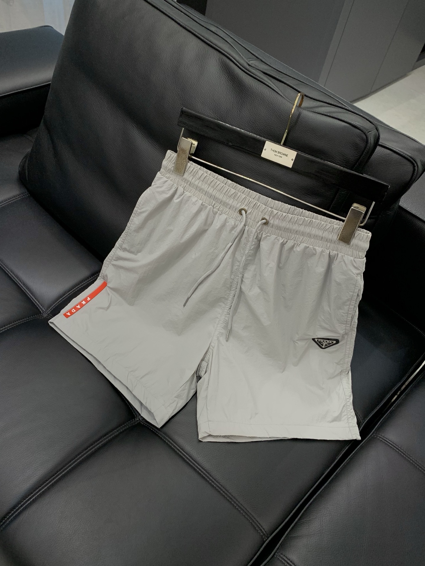 一套，PRADA 普拉达，2026夏季最新品，专柜同步有售，时尚休闲防晒服套装，进口原版面料，做工极为复