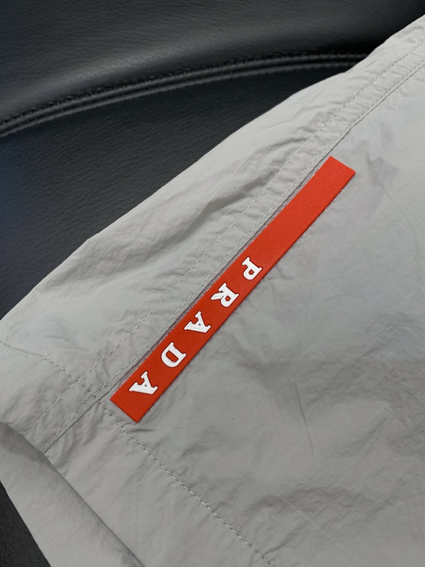 一套，PRADA 普拉达，2026夏季最新品，专柜同步有售，时尚休闲防晒服套装，进口原版面料，做工极为复