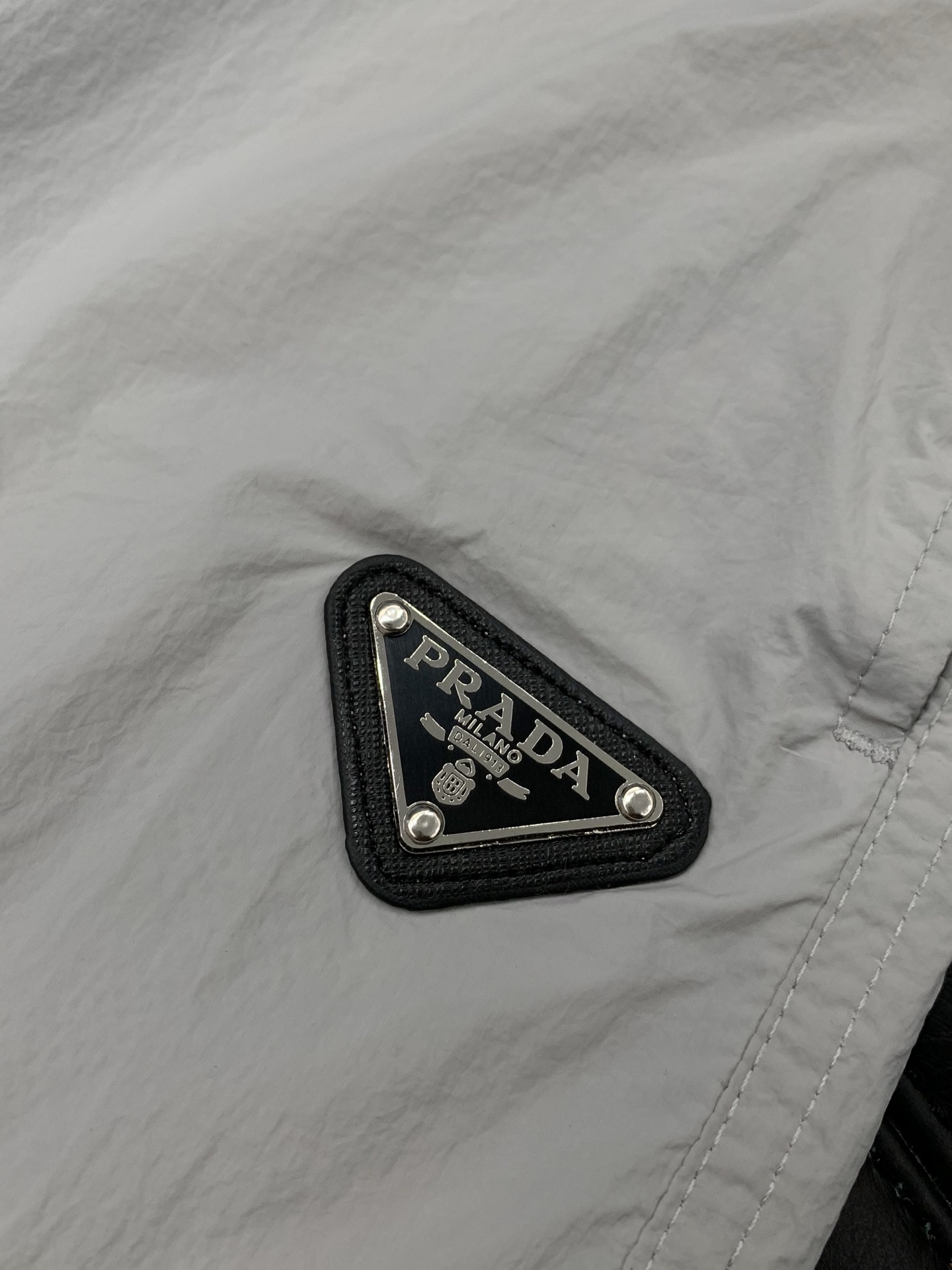 一套，PRADA 普拉达，2026夏季最新品，专柜同步有售，时尚休闲防晒服套装，进口原版面料，做工极为复