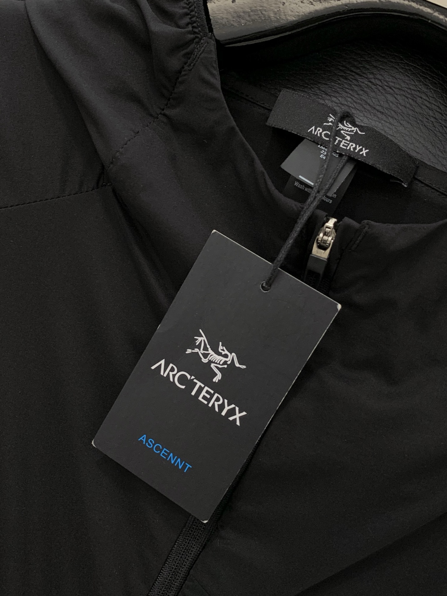 ，ARCTERYX 始祖鸟，2026夏季AW新品，时尚休闲连帽防晒服外套，专柜同步有售，原单狠货，进口原