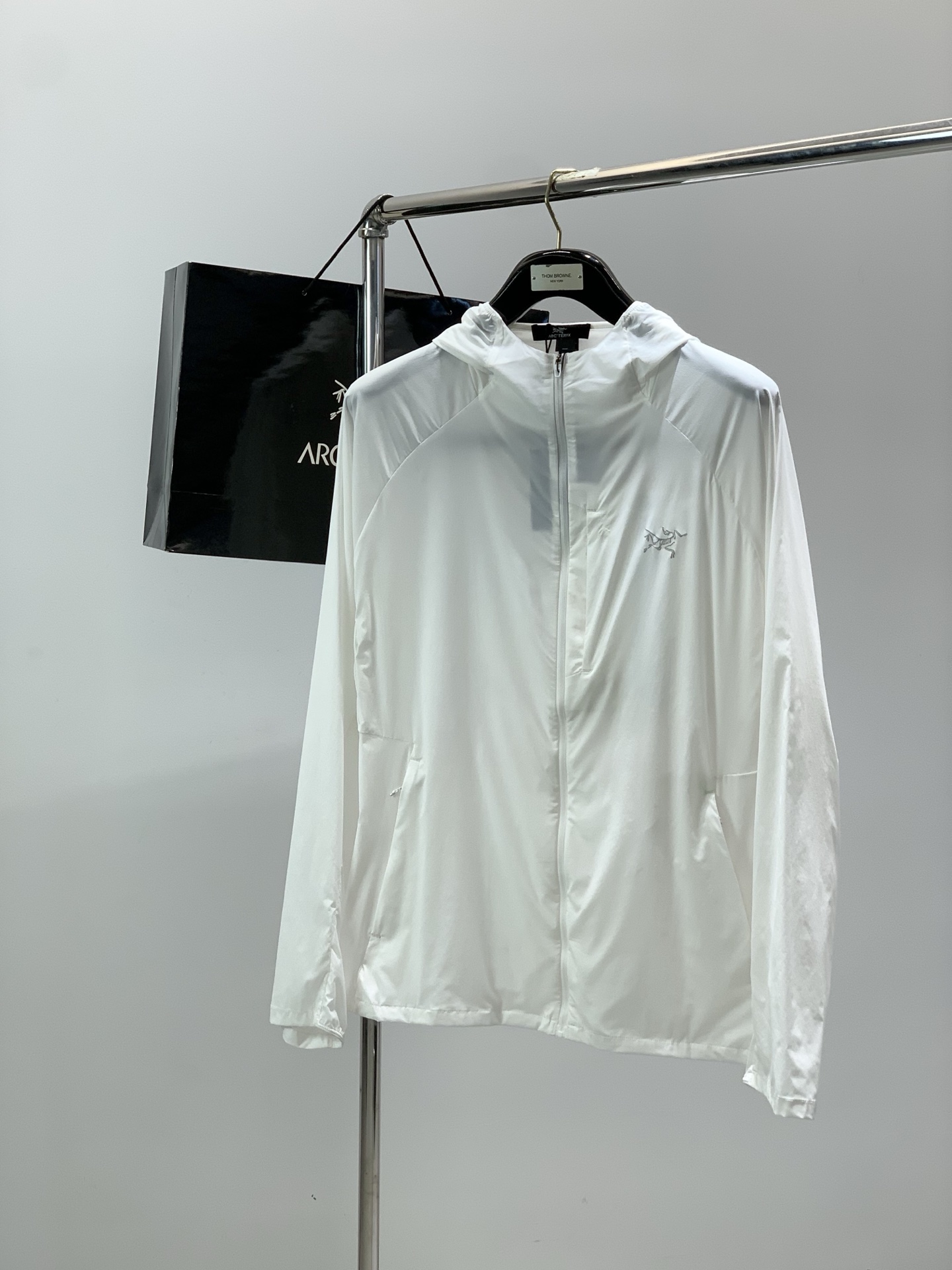 ，ARCTERYX 始祖鸟，2026夏季AW新品，时尚休闲连帽防晒服外套，专柜同步有售，原单狠货，进口原