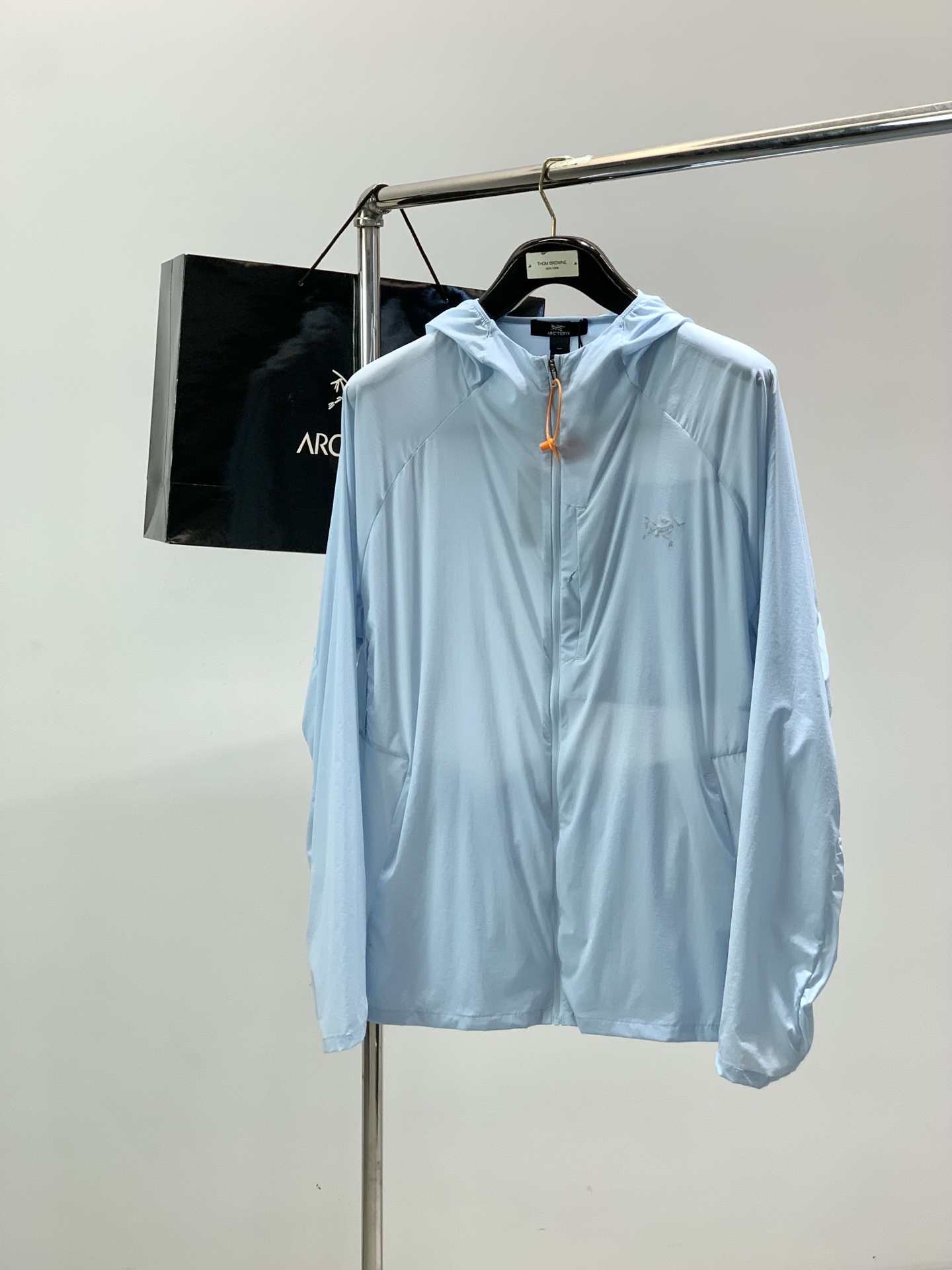 ，ARCTERYX 始祖鸟，2026夏季AW新品，时尚休闲连帽防晒服外套，专柜同步有售，原单狠货，进口原