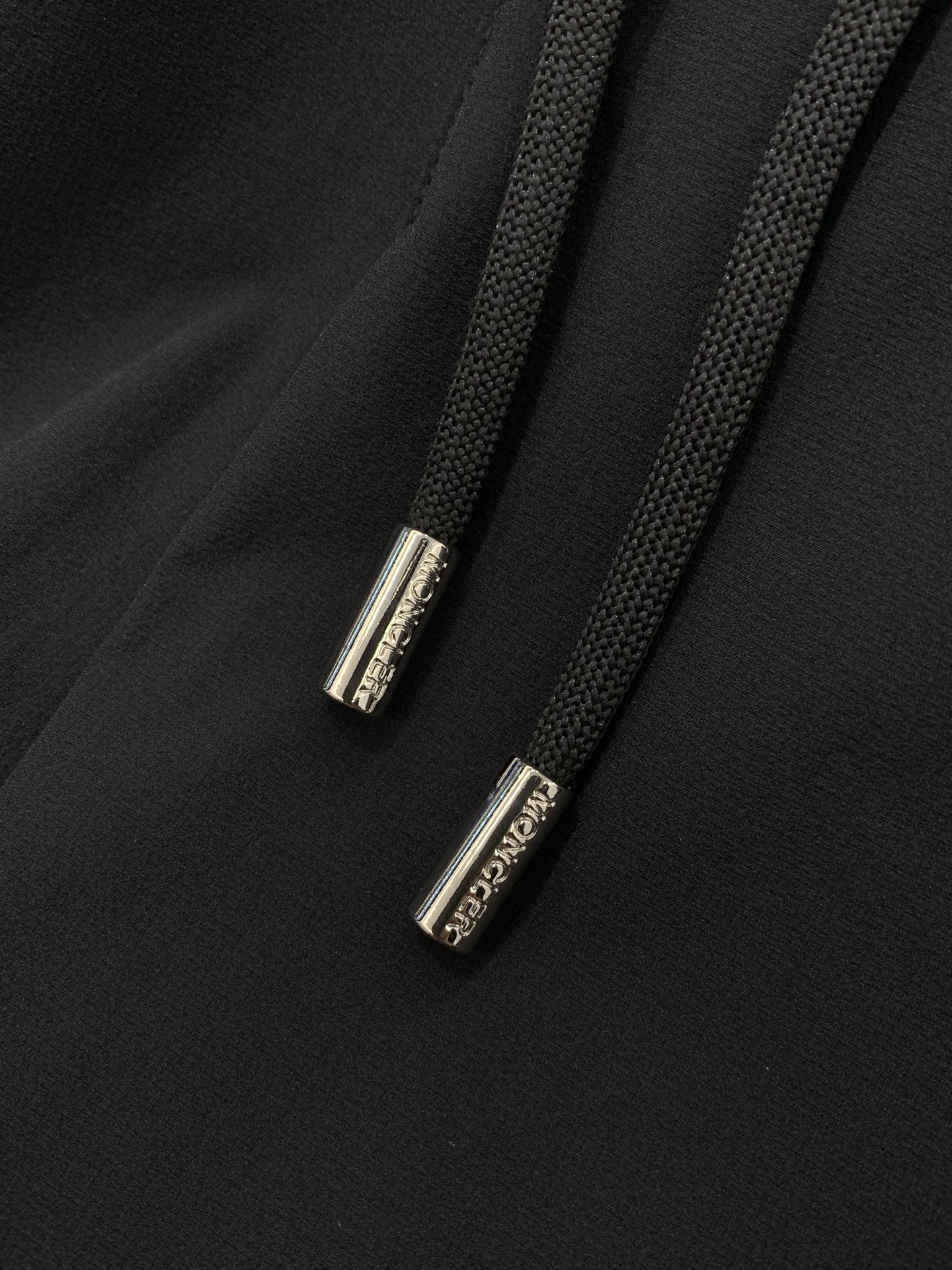 ，Moncler 蒙口，2026春季最新品，专柜同步有售，原单狠货，时尚休闲裤，采用进口原版面料，顶级刺