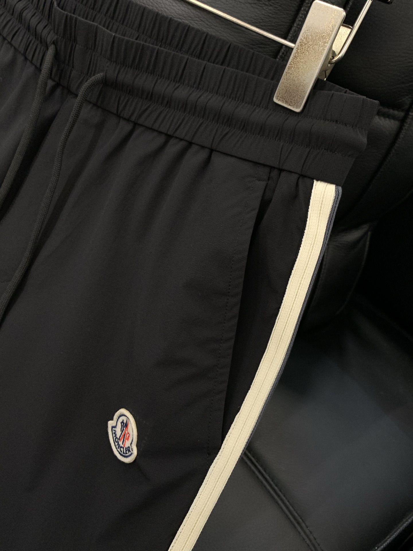 ，Moncler 蒙口，2026春季最新品，专柜同步有售，原单狠货，时尚休闲裤，采用进口原版面料，顶级刺