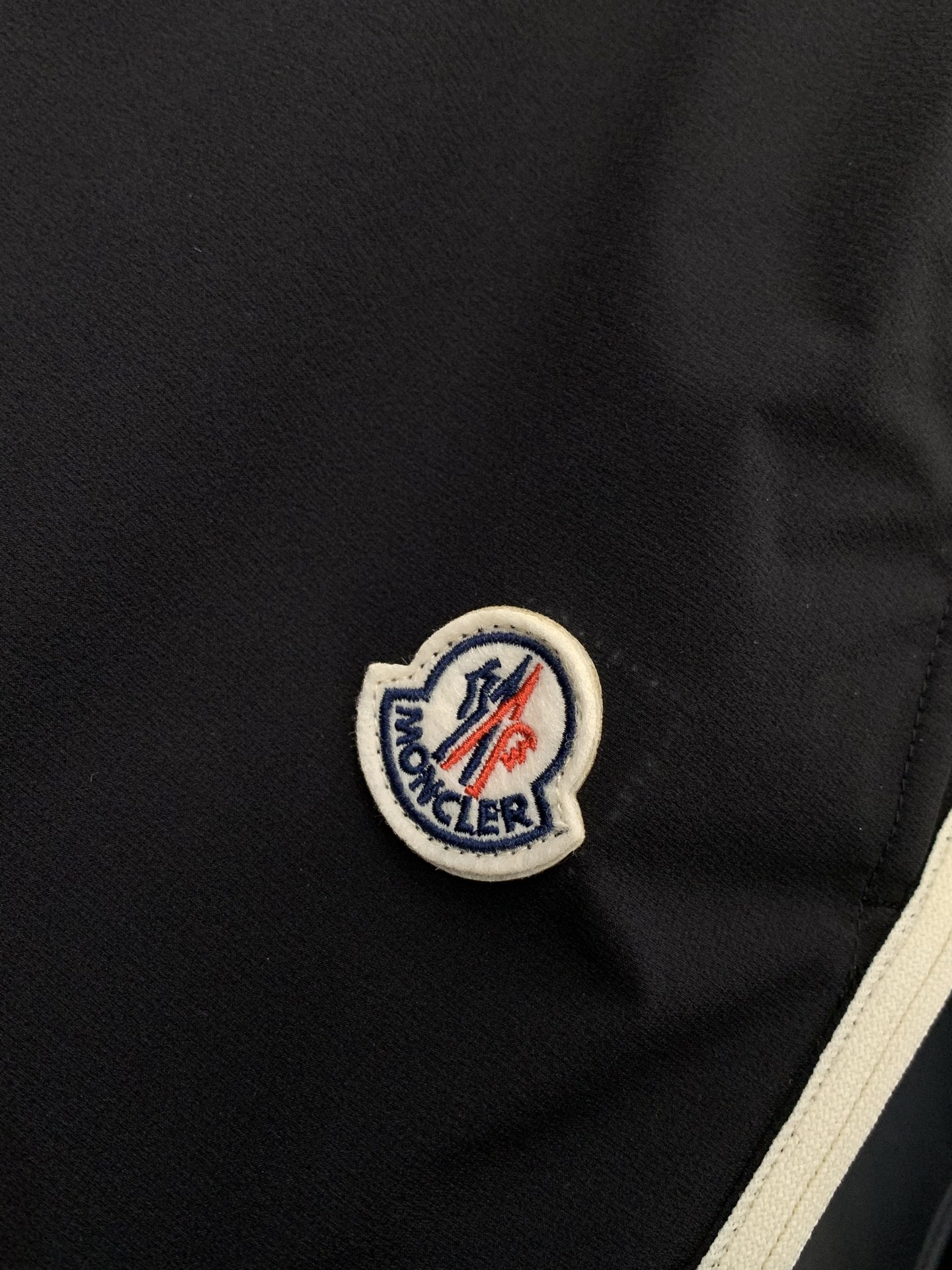 ，Moncler 蒙口，2026春季最新品，专柜同步有售，原单狠货，时尚休闲裤，采用进口原版面料，顶级刺