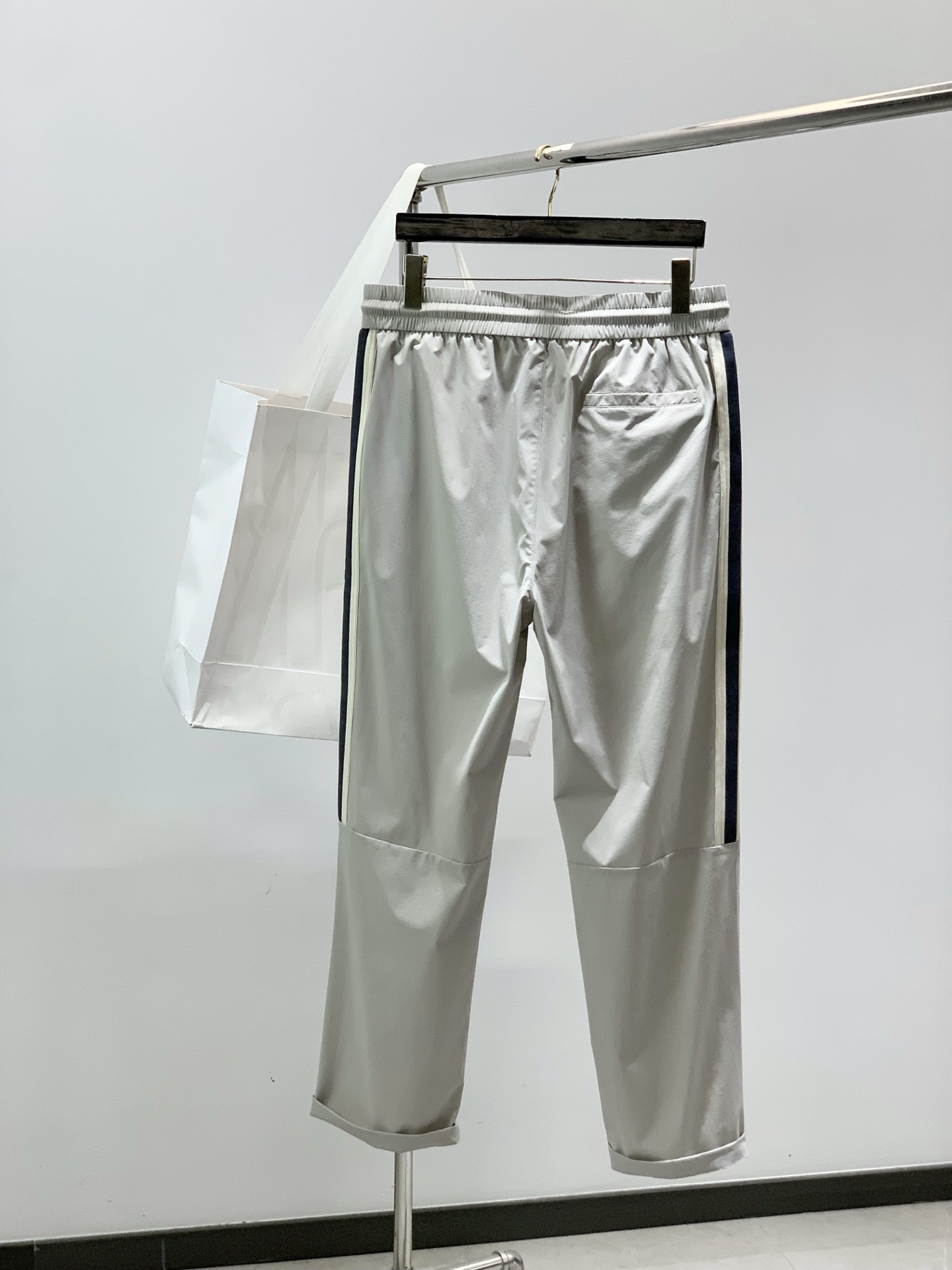 ，Moncler 蒙口，2026春季最新品，专柜同步有售，原单狠货，时尚休闲裤，采用进口原版面料，顶级刺