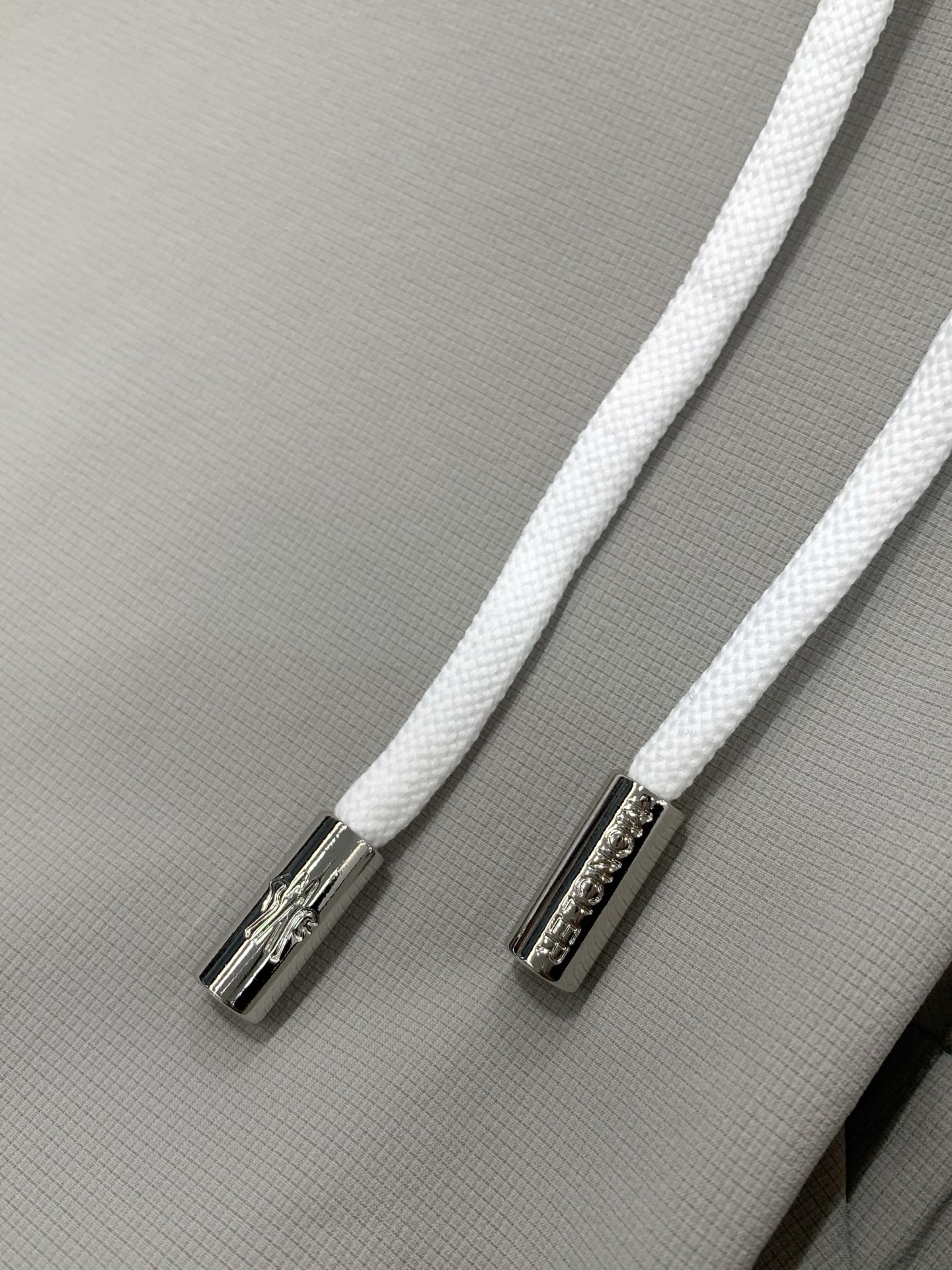 ，Moncler 蒙口，2026春季最新品，专柜同步有售，原单狠货，时尚休闲裤，采用进口原版面料，顶级刺