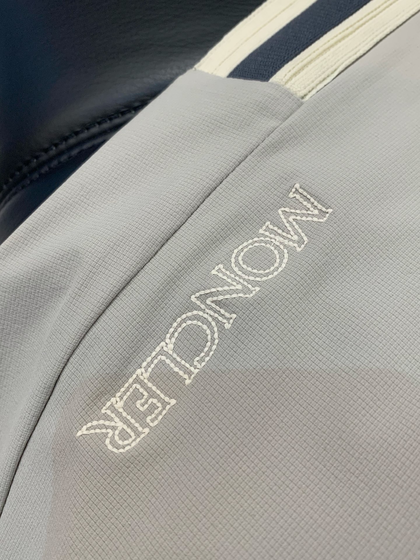 ，Moncler 蒙口，2026春季最新品，专柜同步有售，原单狠货，时尚休闲裤，采用进口原版面料，顶级刺