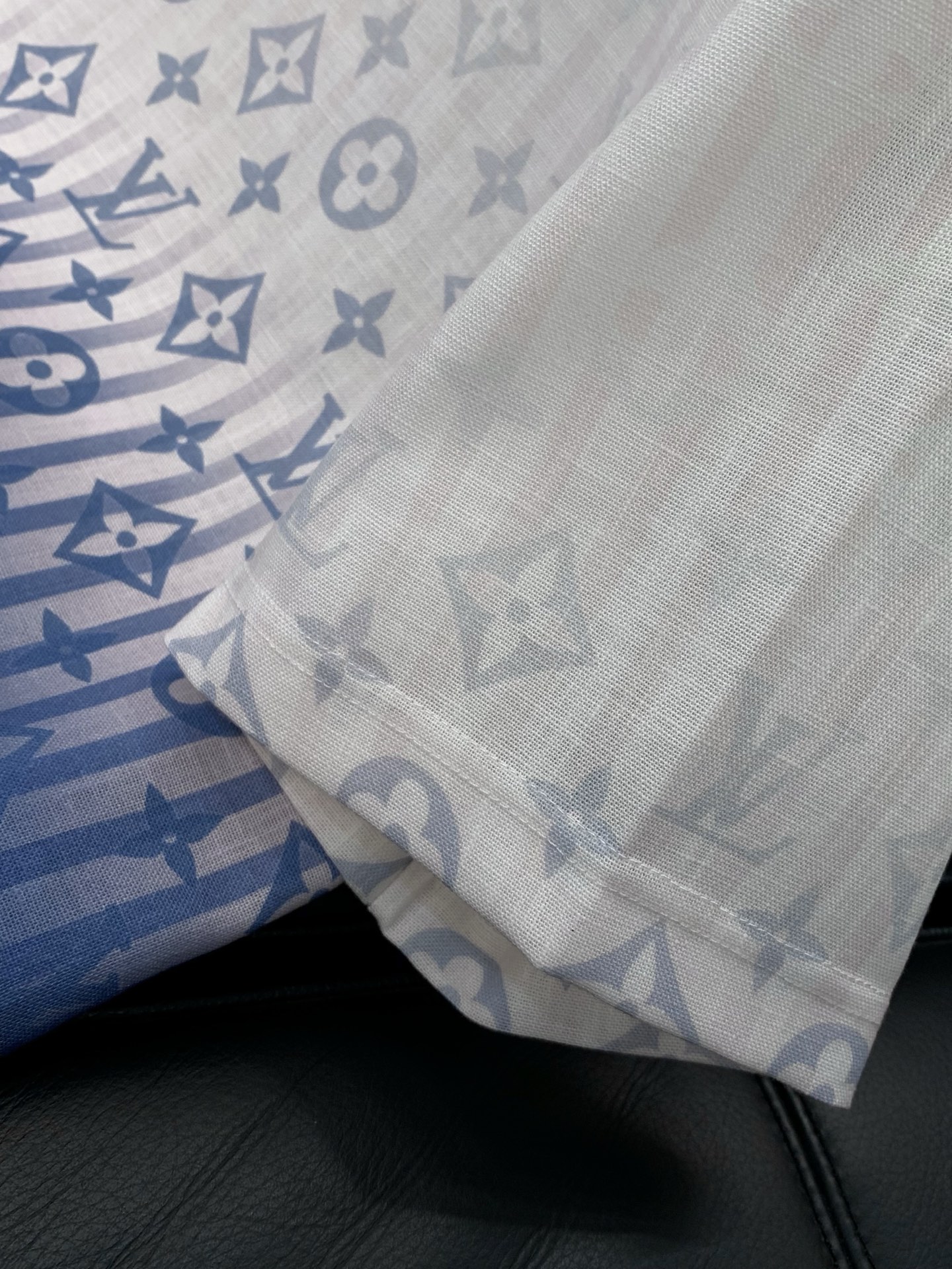 一套，LouisVuitton 路易威登，2026夏季最新款，专柜同步有售，原单狠货，时尚休闲短袖套装，