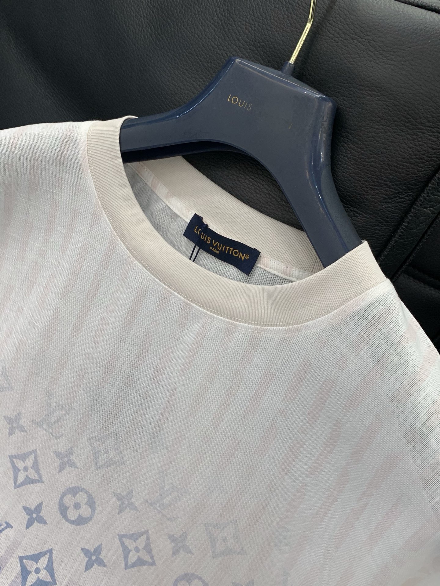 一套，LouisVuitton 路易威登，2026夏季最新款，专柜同步有售，原单狠货，时尚休闲短袖套装，