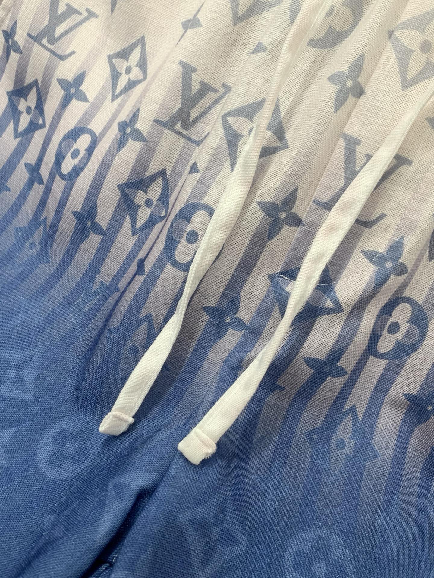 一套，LouisVuitton 路易威登，2026夏季最新款，专柜同步有售，原单狠货，时尚休闲短袖套装，