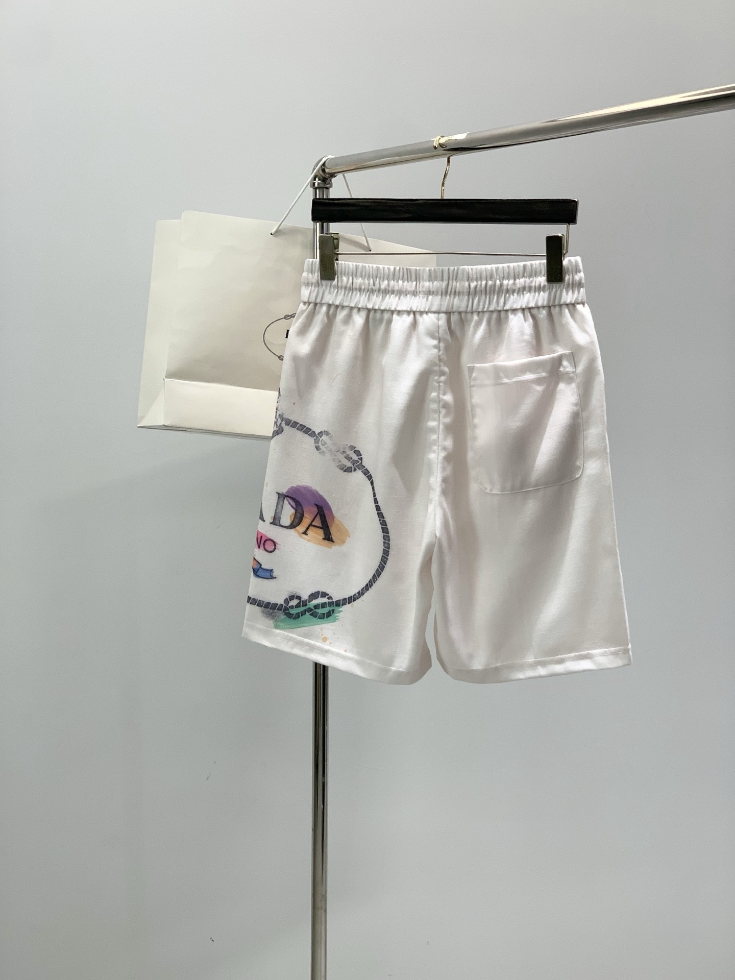 一套，PRADA 普拉达，2026夏季最新品，专柜同步有售，时尚休闲套装，进口原版面料，做工极为复杂，唯
