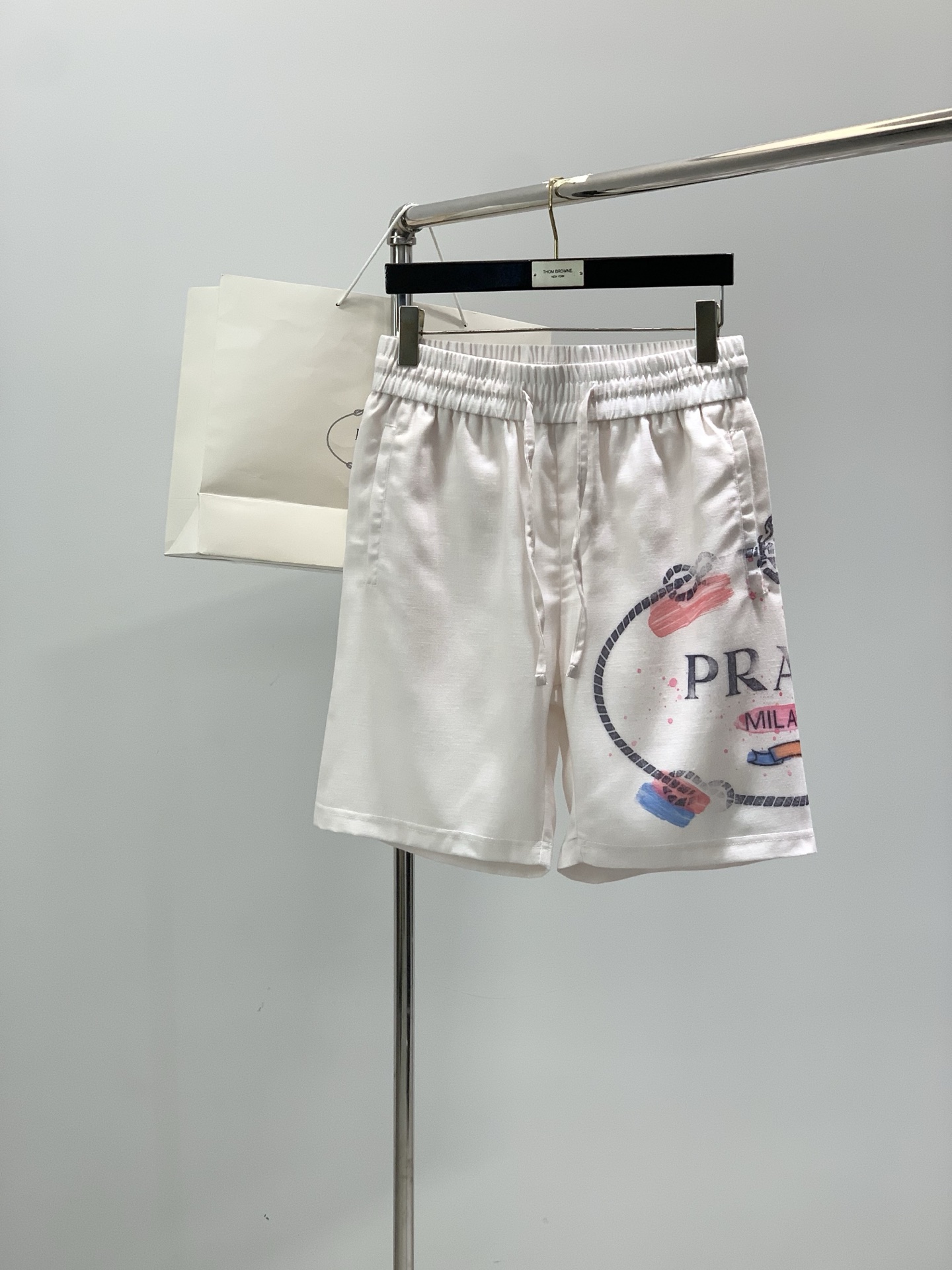 一套，PRADA 普拉达，2026夏季最新品，专柜同步有售，时尚休闲套装，进口原版面料，做工极为复杂，唯