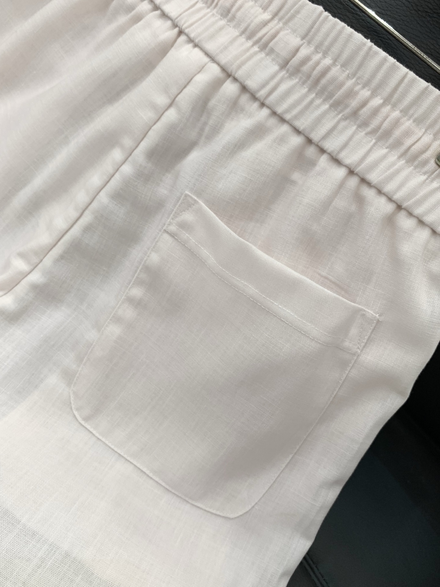 一套，PRADA 普拉达，2026夏季最新品，专柜同步有售，时尚休闲套装，进口原版面料，做工极为复杂，唯