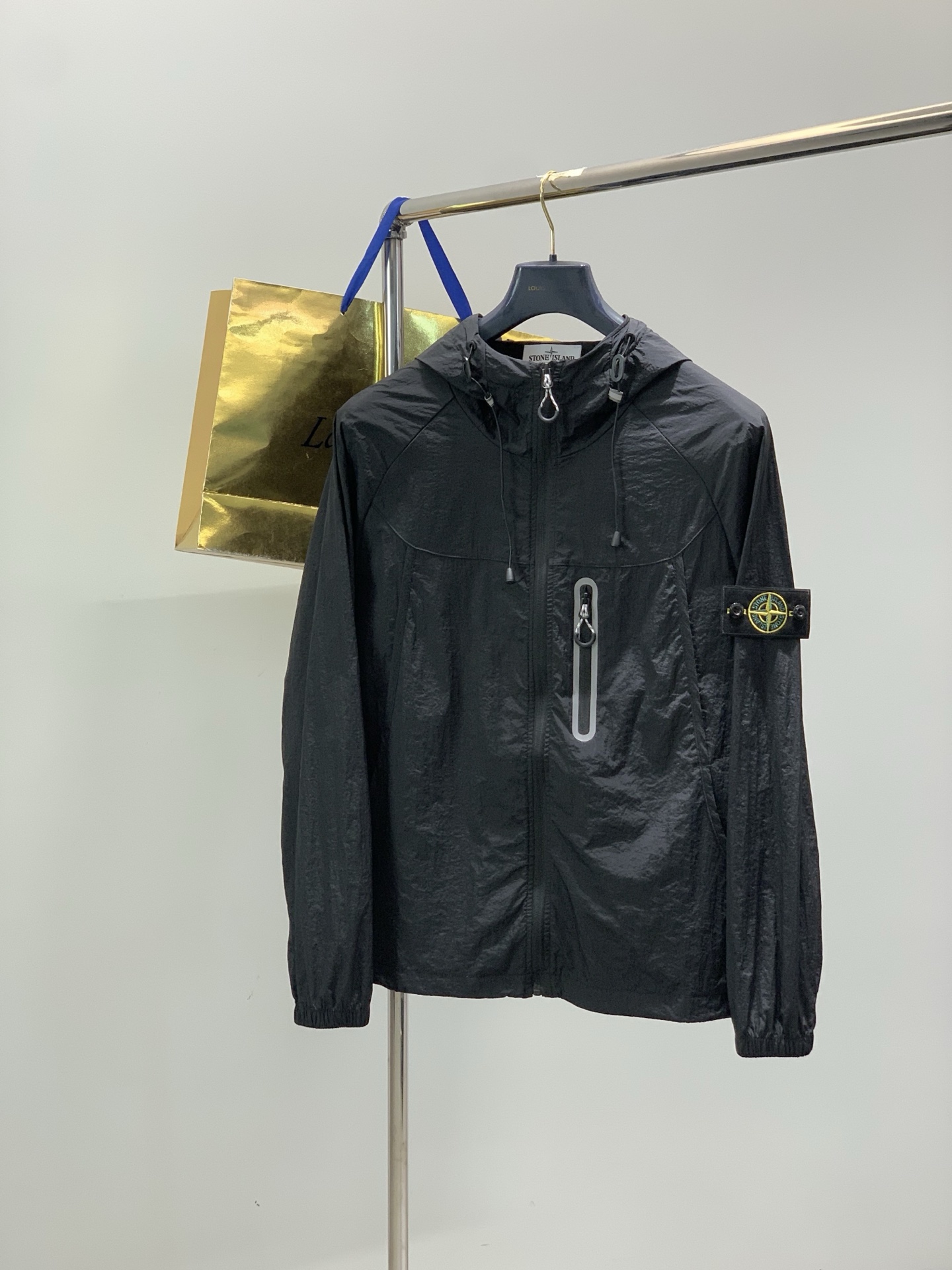 ，Stone Island 石头岛，2026夏季最新款，专柜同步有售，原单狠货，爆款时尚休闲连帽防晒服外
