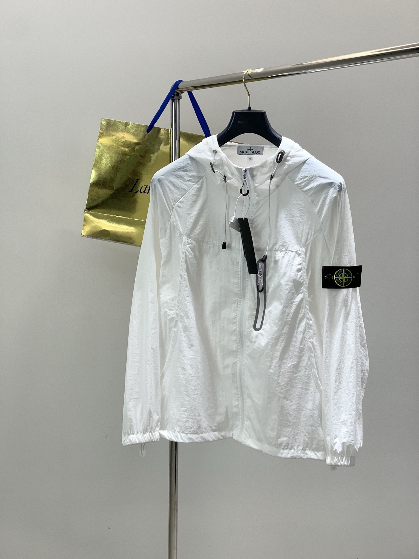 ，Stone Island 石头岛，2026夏季最新款，专柜同步有售，原单狠货，爆款时尚休闲连帽防晒服外