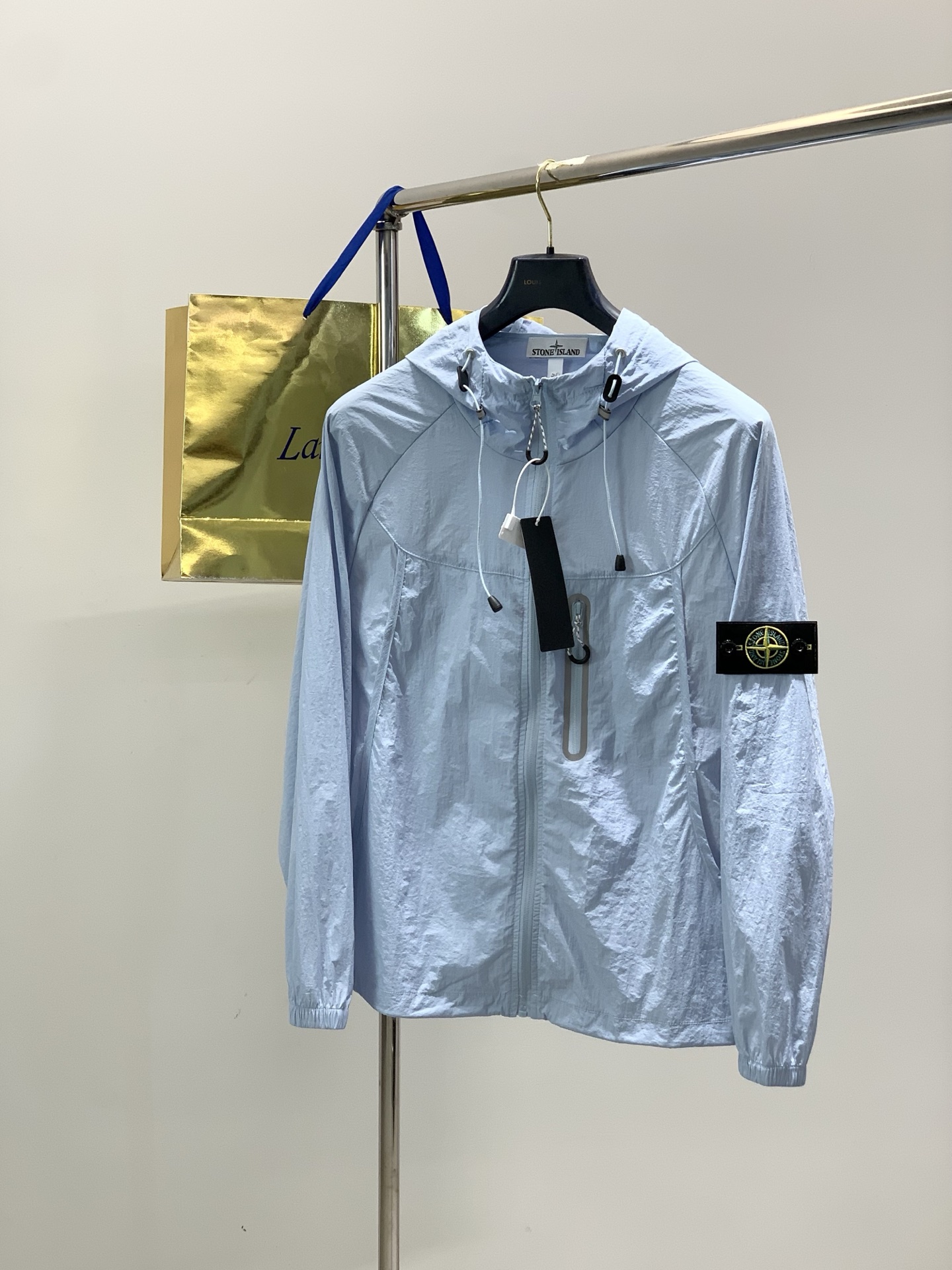 ，Stone Island 石头岛，2026夏季最新款，专柜同步有售，原单狠货，爆款时尚休闲连帽防晒服外