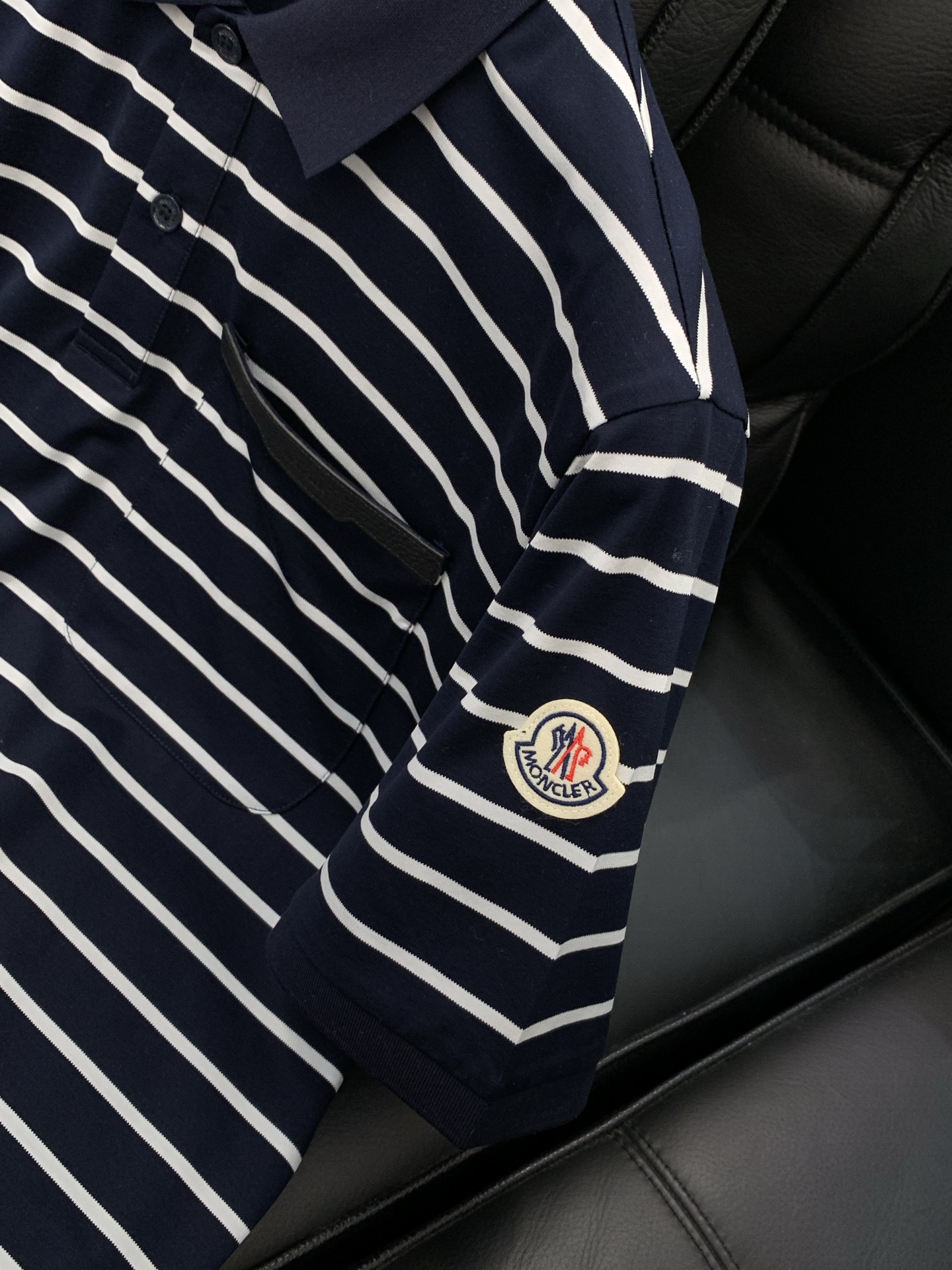 ，Moncler 蒙口，2026夏季最新品，专柜同步有售，原单狠货，时尚休闲翻领短袖T恤，上身舒适！吸睛