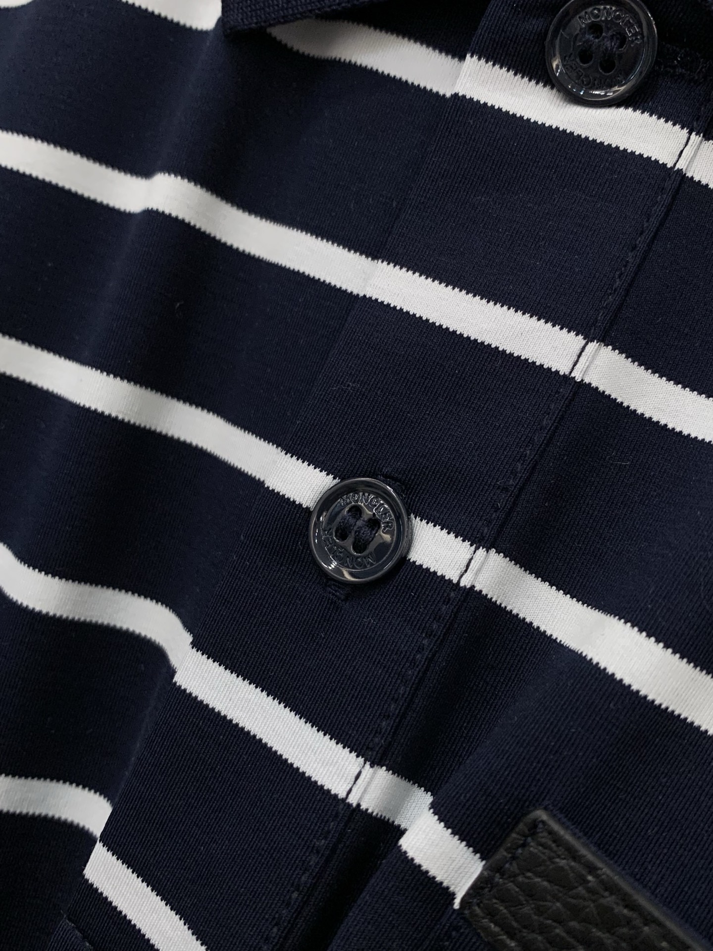 ，Moncler 蒙口，2026夏季最新品，专柜同步有售，原单狠货，时尚休闲翻领短袖T恤，上身舒适！吸睛