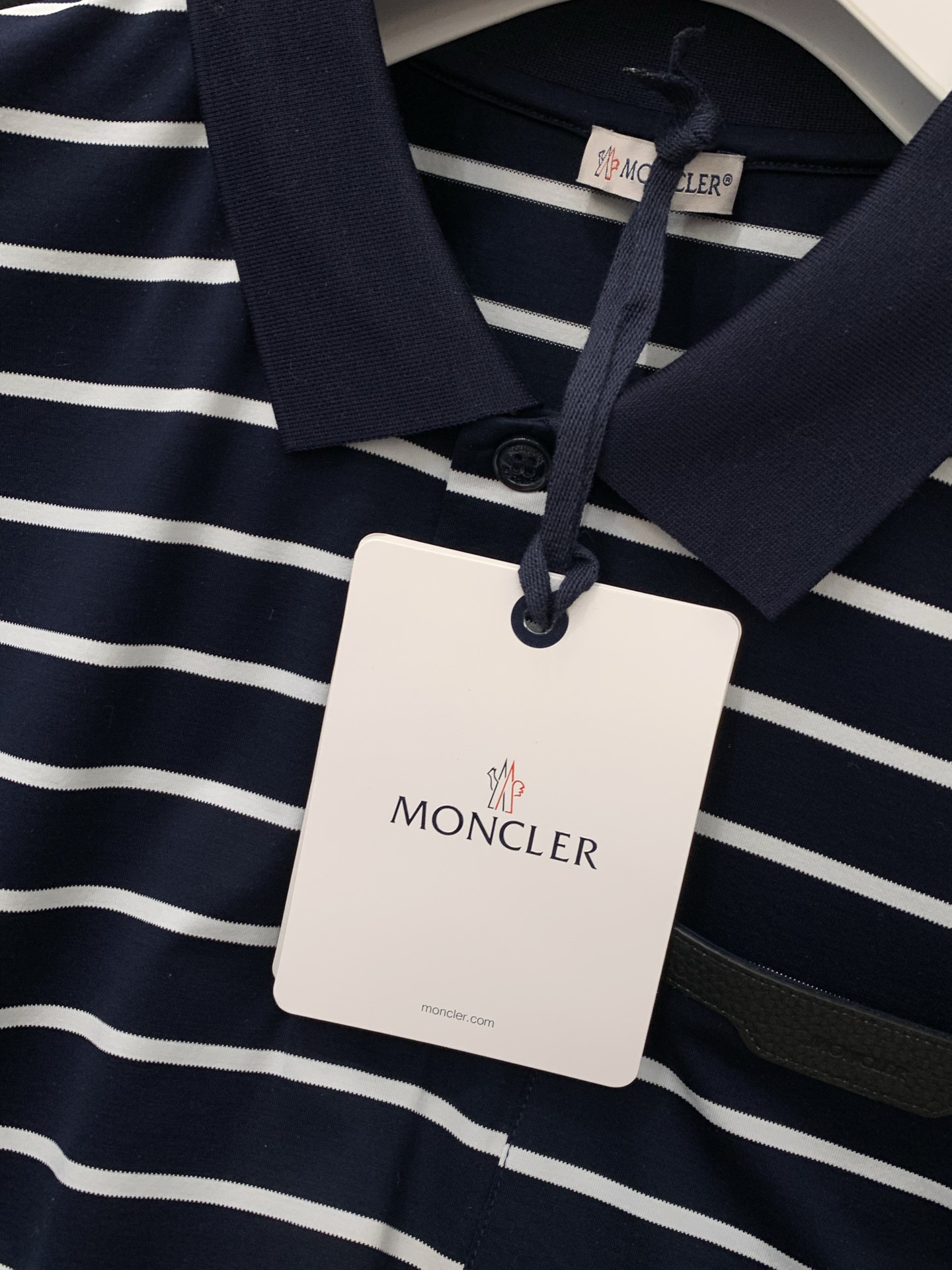 ，Moncler 蒙口，2026夏季最新品，专柜同步有售，原单狠货，时尚休闲翻领短袖T恤，上身舒适！吸睛