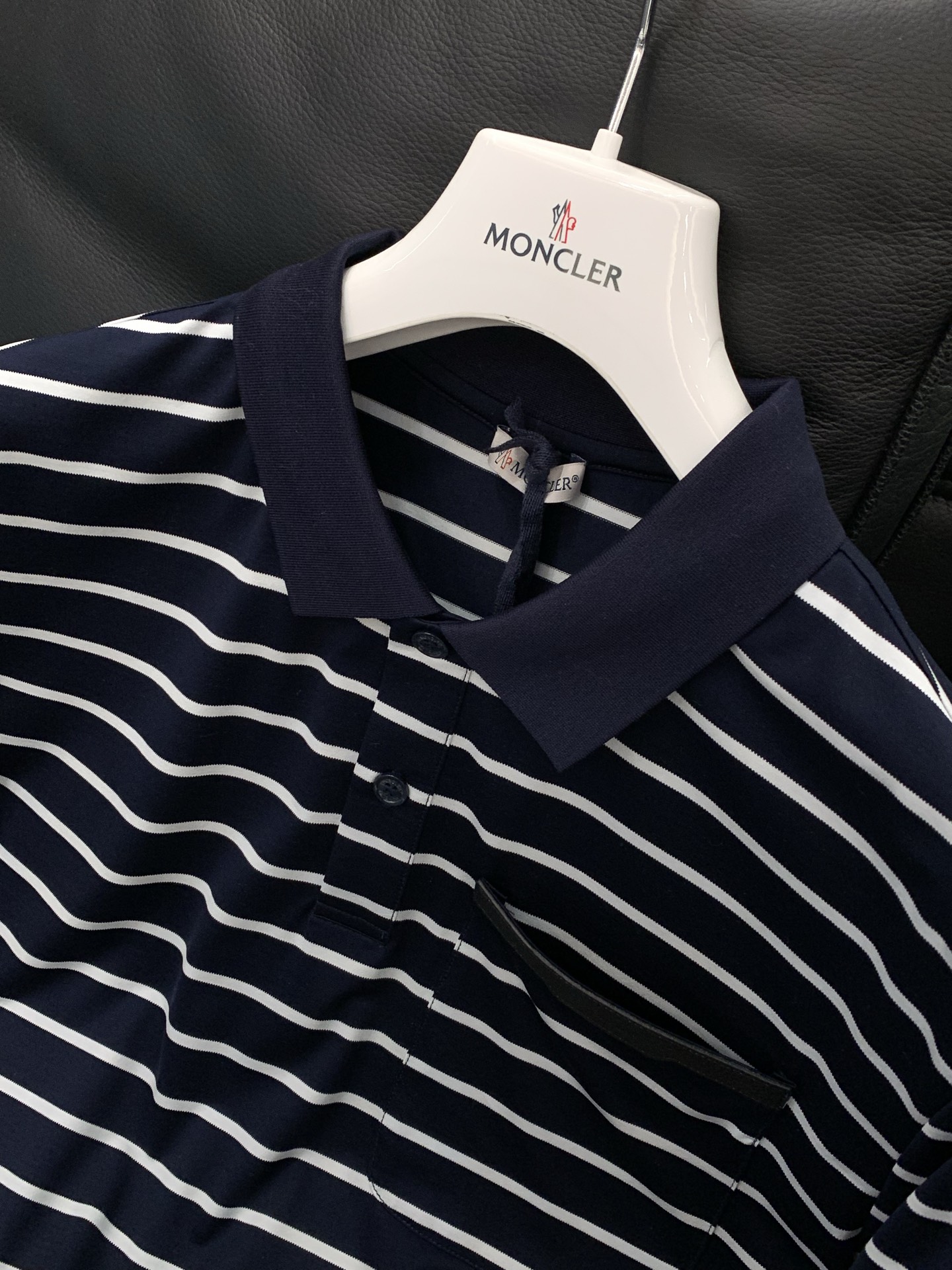 ，Moncler 蒙口，2026夏季最新品，专柜同步有售，原单狠货，时尚休闲翻领短袖T恤，上身舒适！吸睛