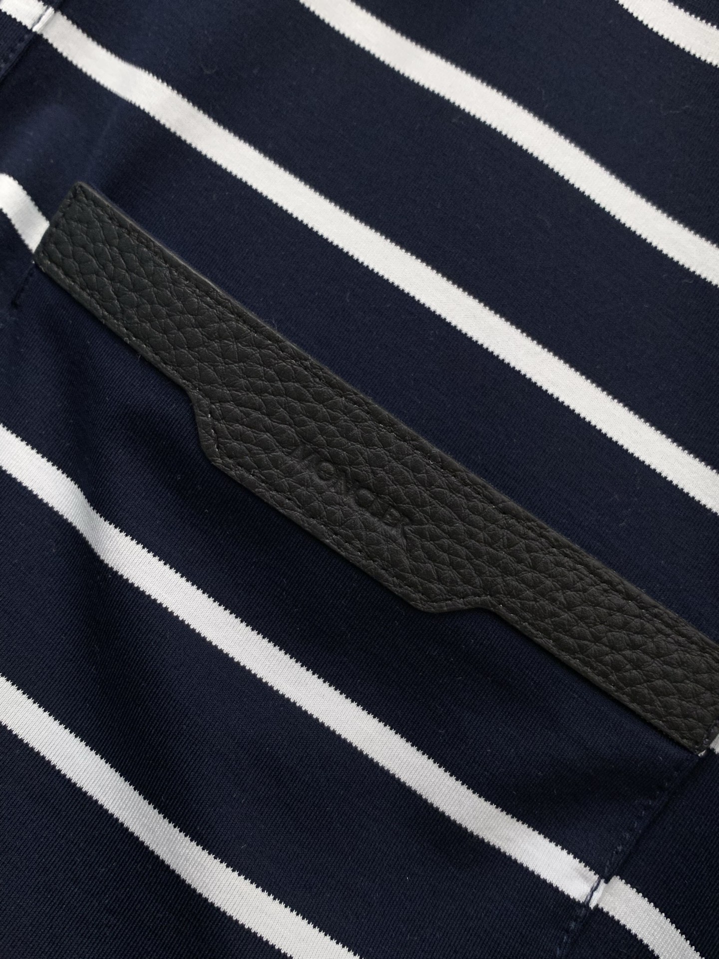 ，Moncler 蒙口，2026夏季最新品，专柜同步有售，原单狠货，时尚休闲翻领短袖T恤，上身舒适！吸睛