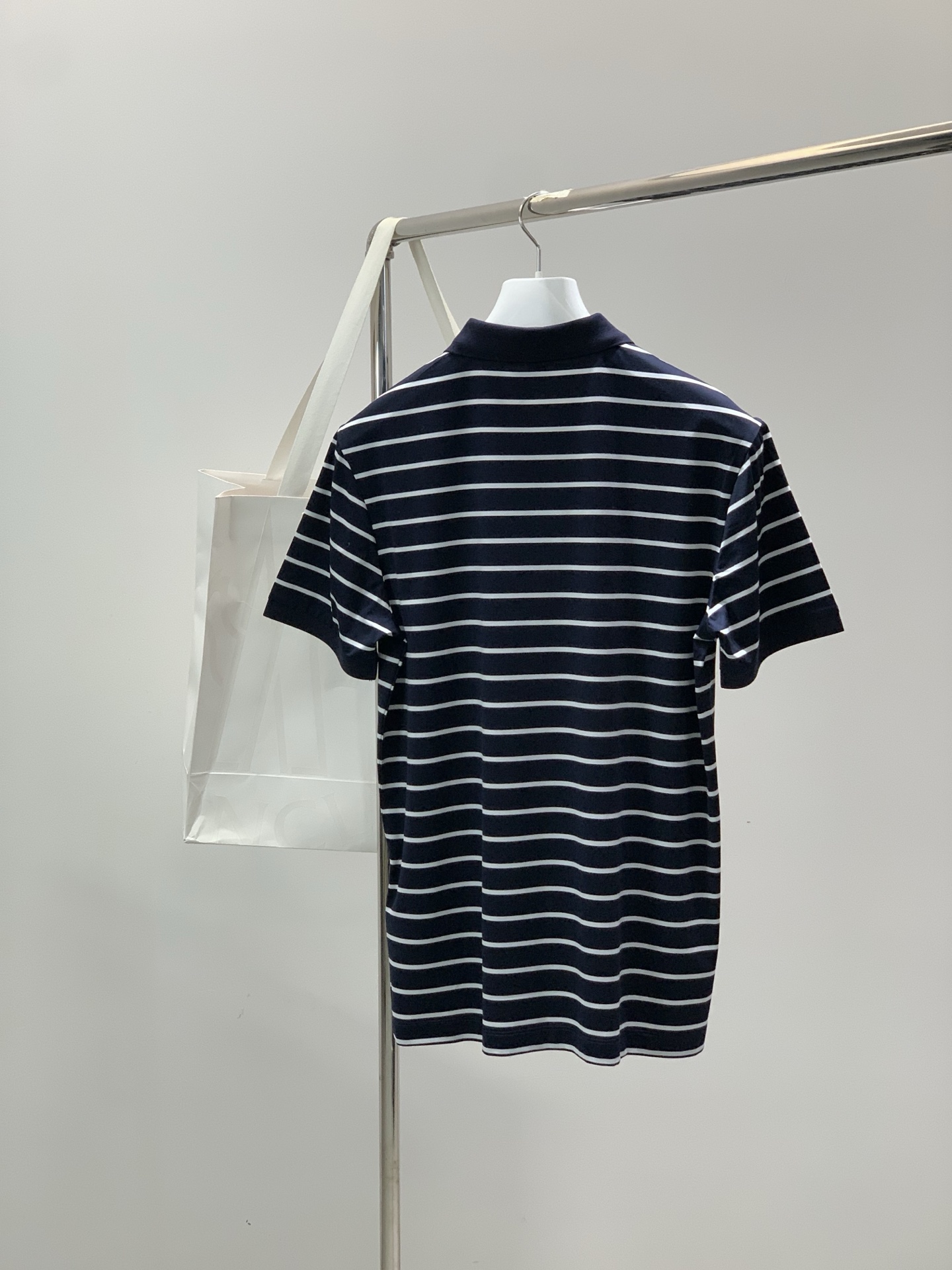 ，Moncler 蒙口，2026夏季最新品，专柜同步有售，原单狠货，时尚休闲翻领短袖T恤，上身舒适！吸睛