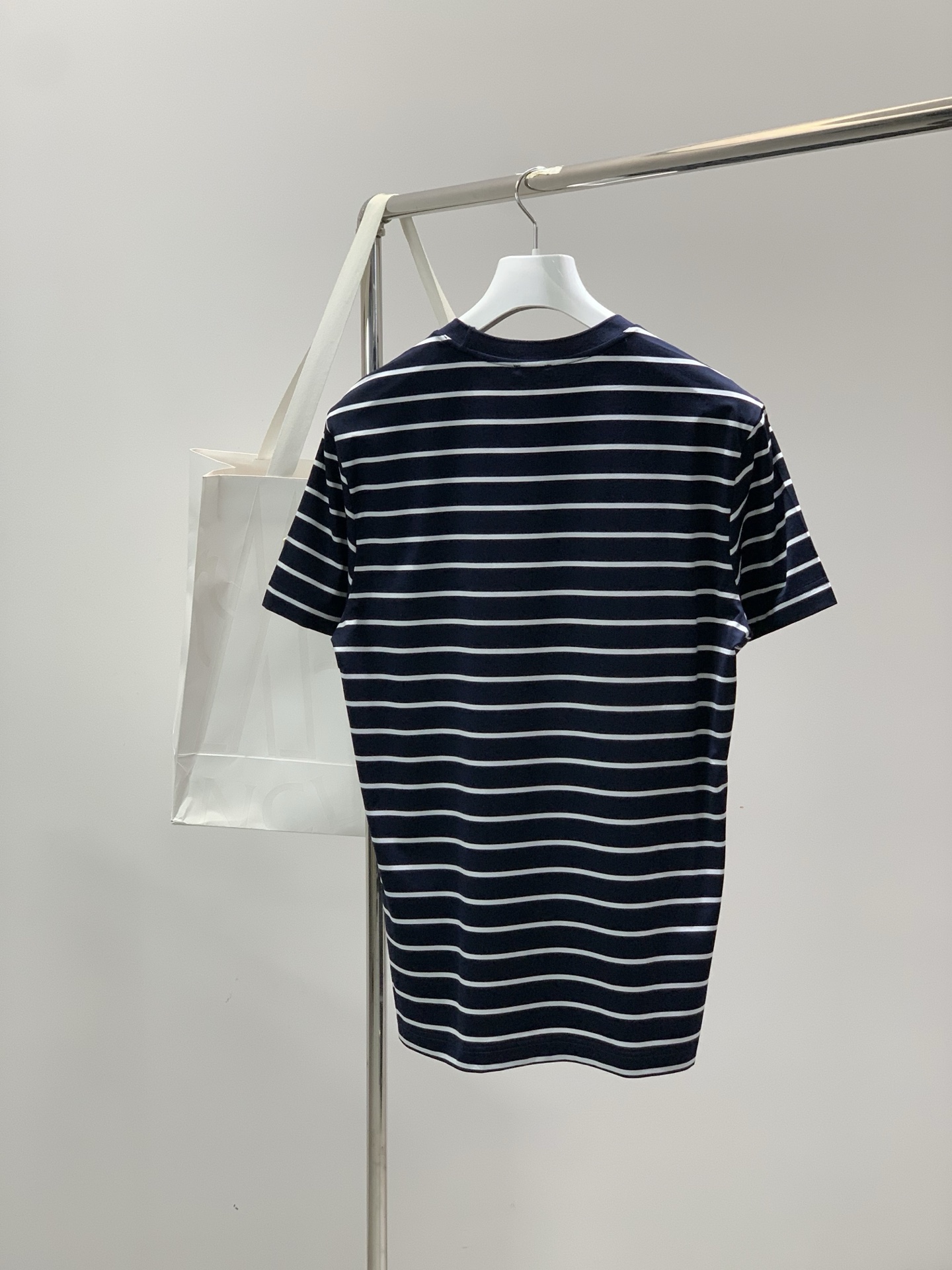 ，Moncler 蒙口，2026夏季最新品，专柜同步有售，原单狠货，时尚休闲圆领短袖T恤，上身舒适！吸睛