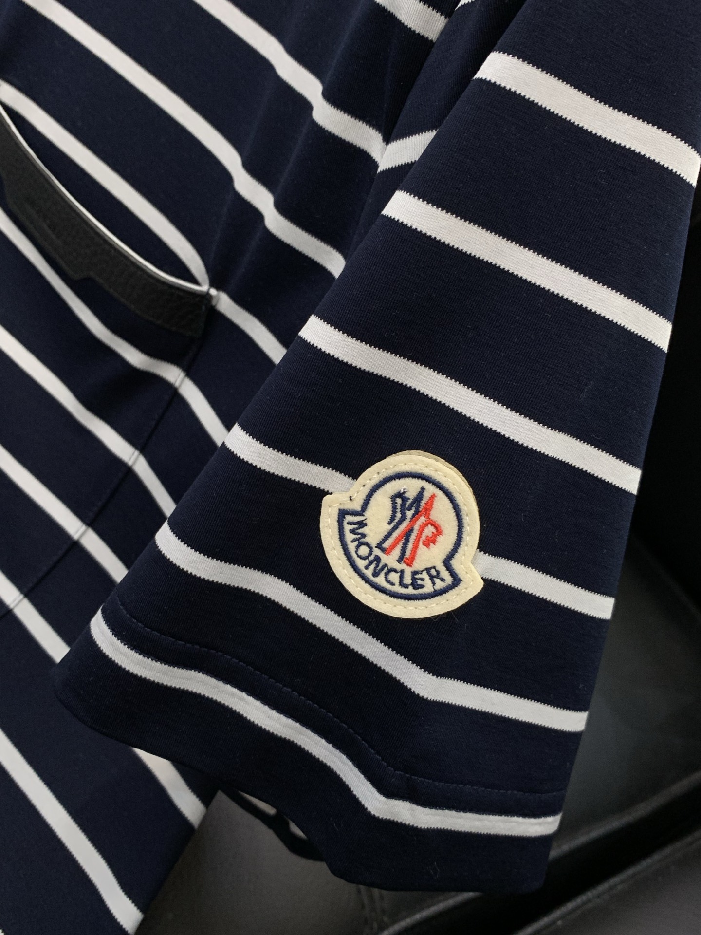 ，Moncler 蒙口，2026夏季最新品，专柜同步有售，原单狠货，时尚休闲圆领短袖T恤，上身舒适！吸睛