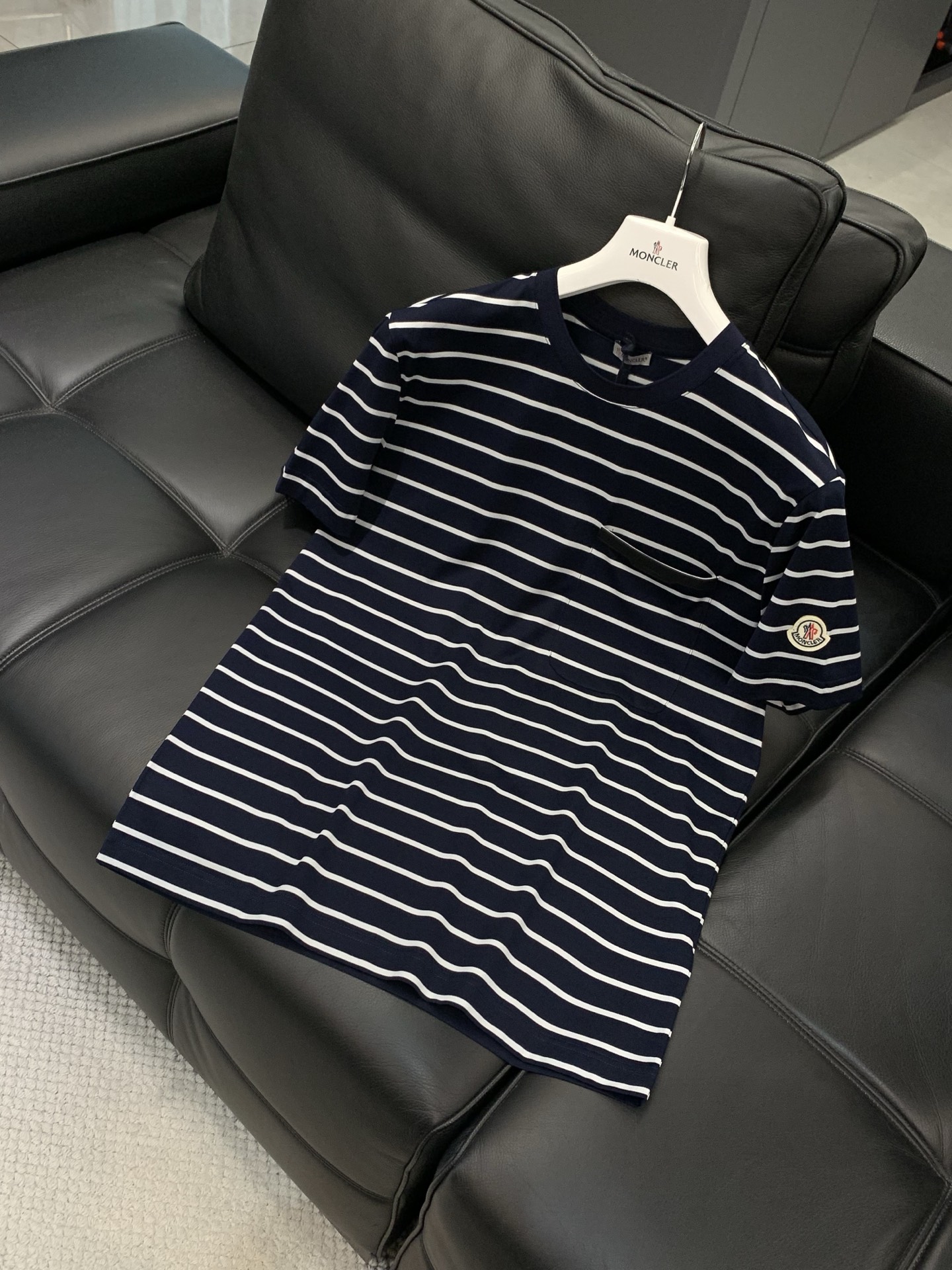 ，Moncler 蒙口，2026夏季最新品，专柜同步有售，原单狠货，时尚休闲圆领短袖T恤，上身舒适！吸睛
