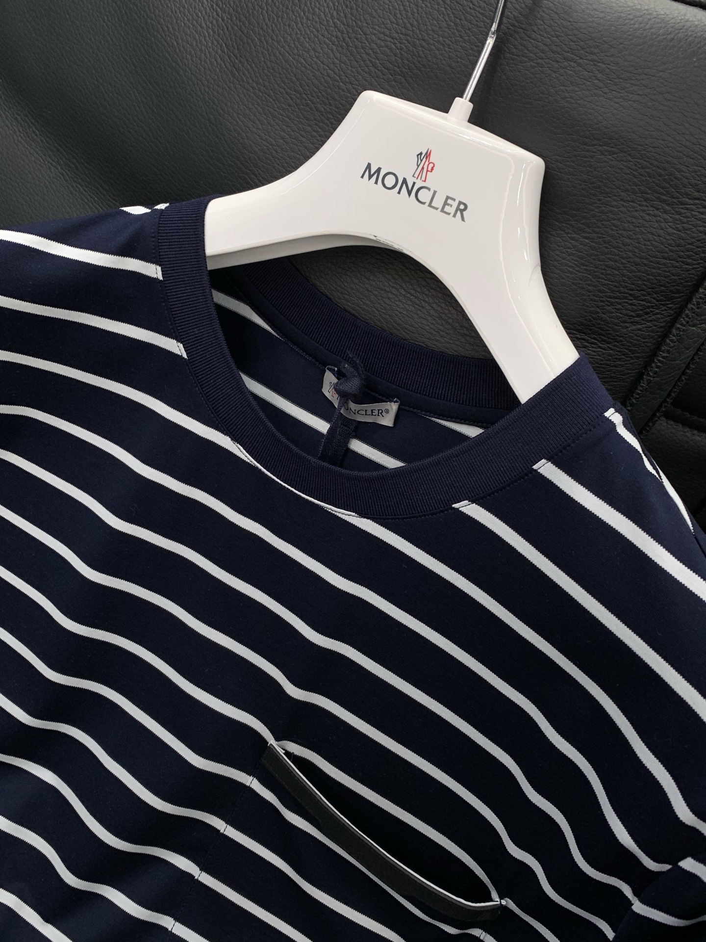，Moncler 蒙口，2026夏季最新品，专柜同步有售，原单狠货，时尚休闲圆领短袖T恤，上身舒适！吸睛