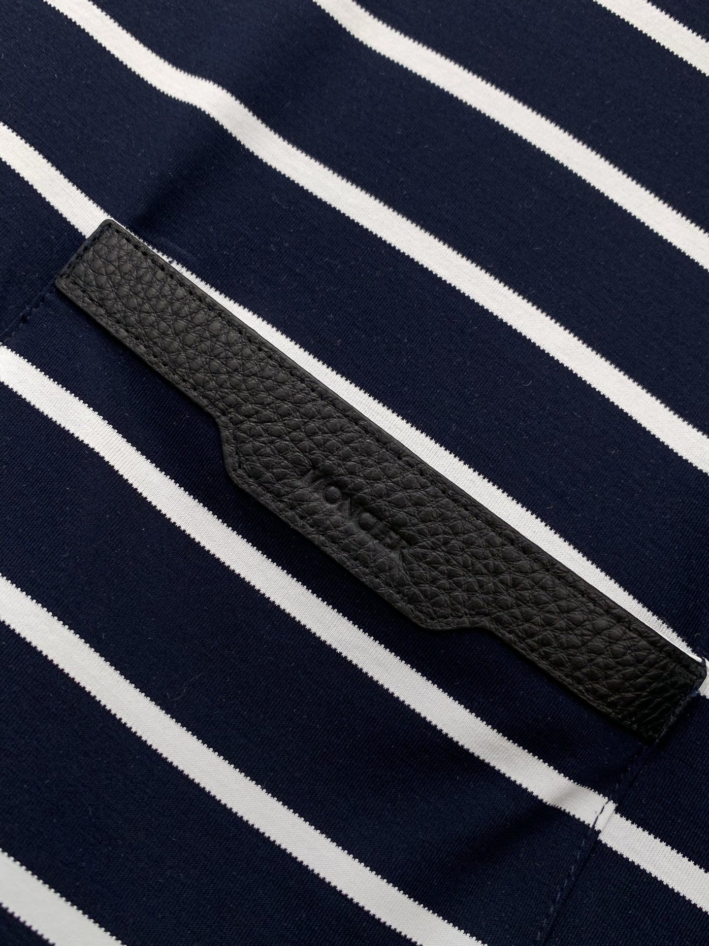 ，Moncler 蒙口，2026夏季最新品，专柜同步有售，原单狠货，时尚休闲圆领短袖T恤，上身舒适！吸睛