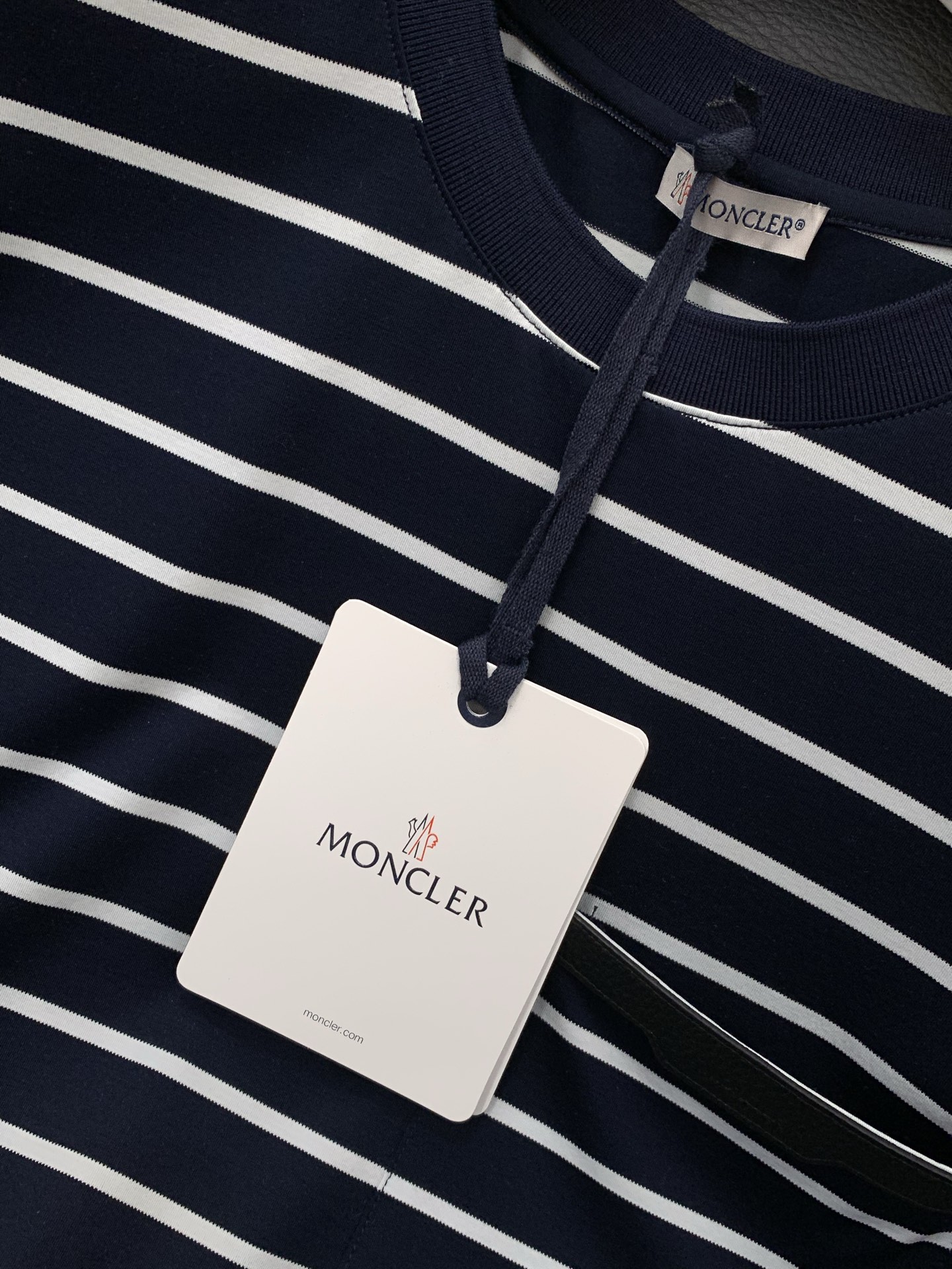 ，Moncler 蒙口，2026夏季最新品，专柜同步有售，原单狠货，时尚休闲圆领短袖T恤，上身舒适！吸睛
