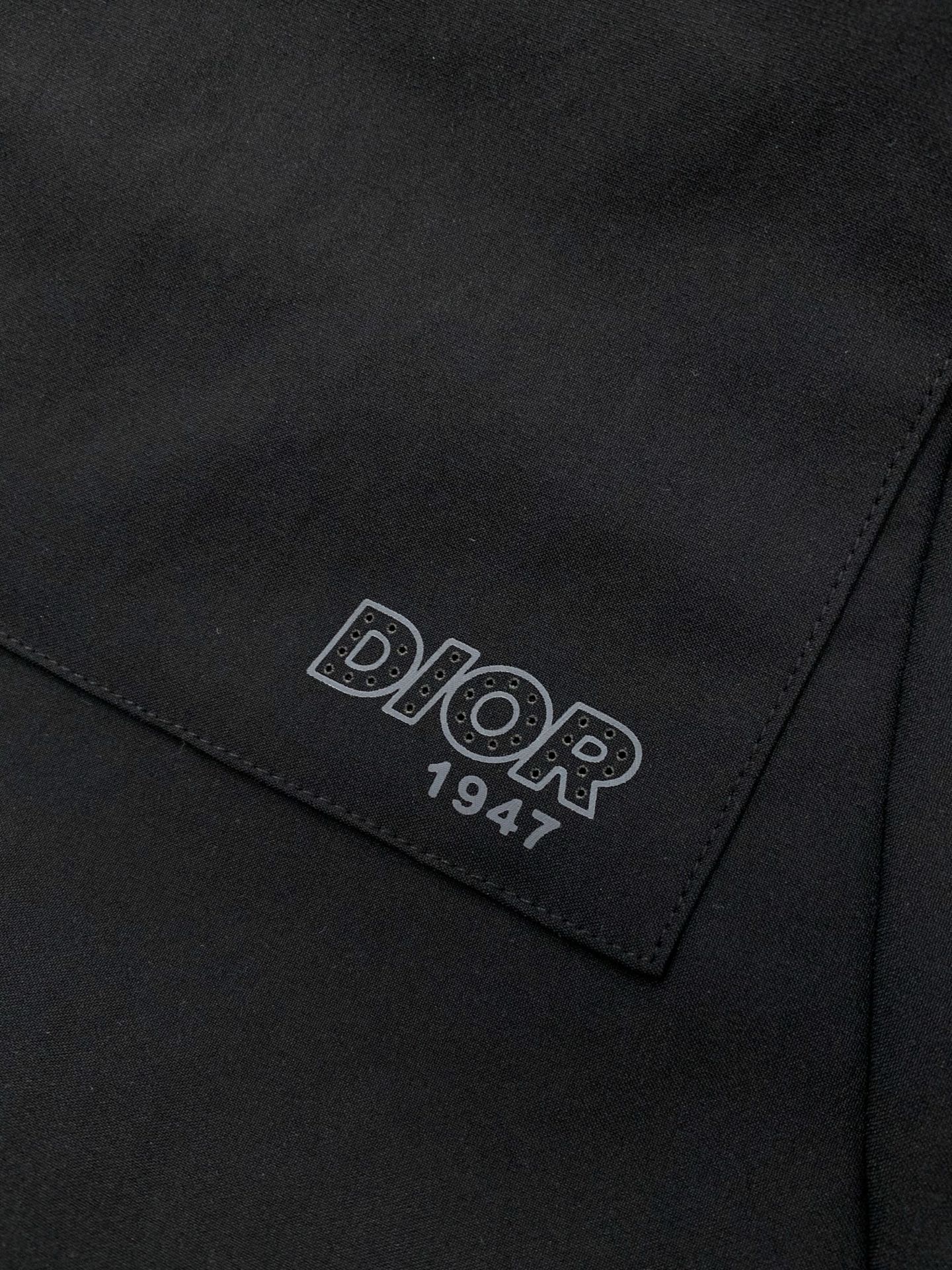 ，Dior 迪奥， 2026夏季新品，专柜同步有售，简约时尚休闲短裤，原版进口面料，舒适透气，顶级印花工