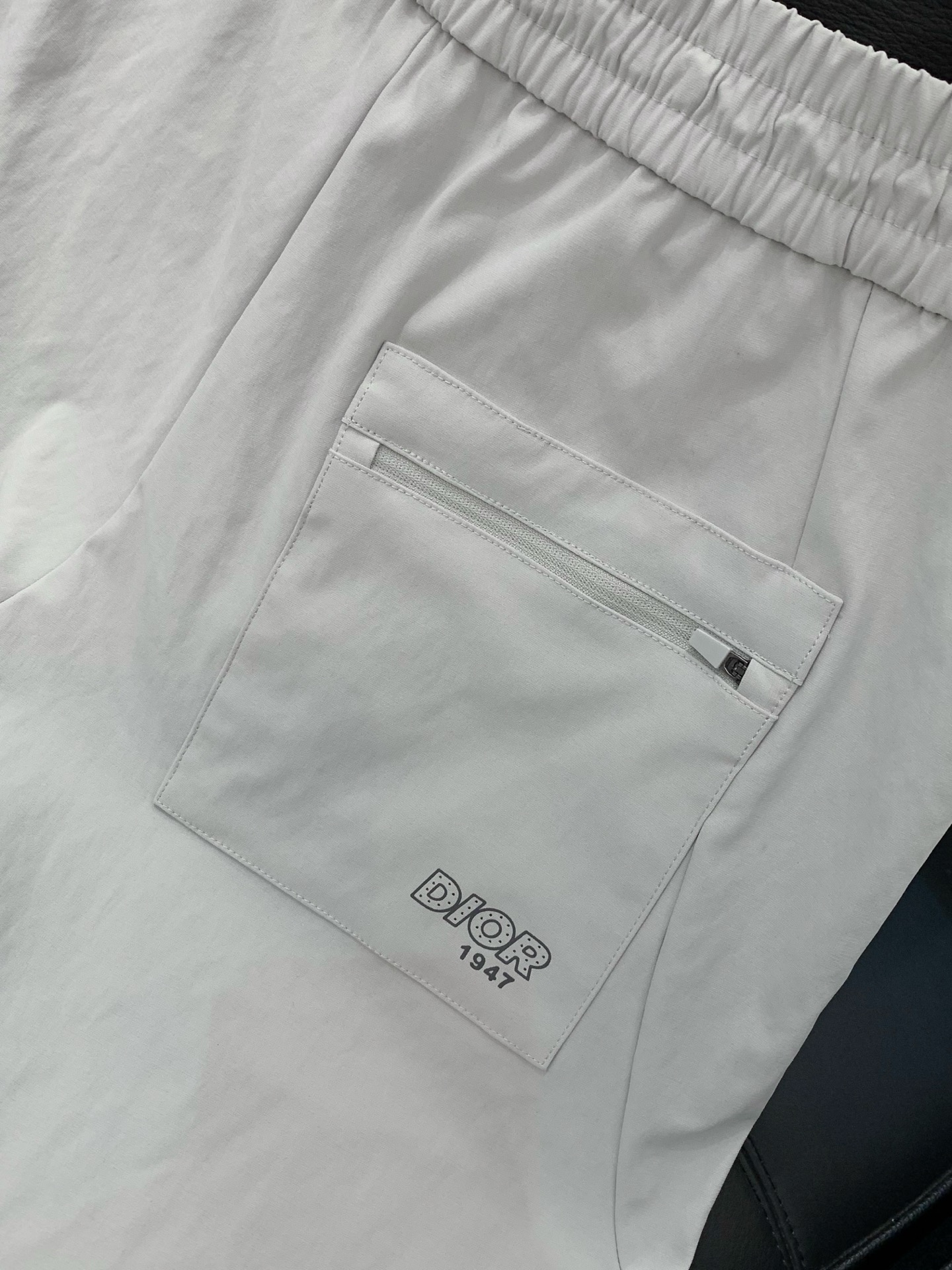 ，Dior 迪奥， 2026夏季新品，专柜同步有售，简约时尚休闲短裤，原版进口面料，舒适透气，顶级印花工